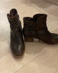 BROWN EARTH BOOTS 11