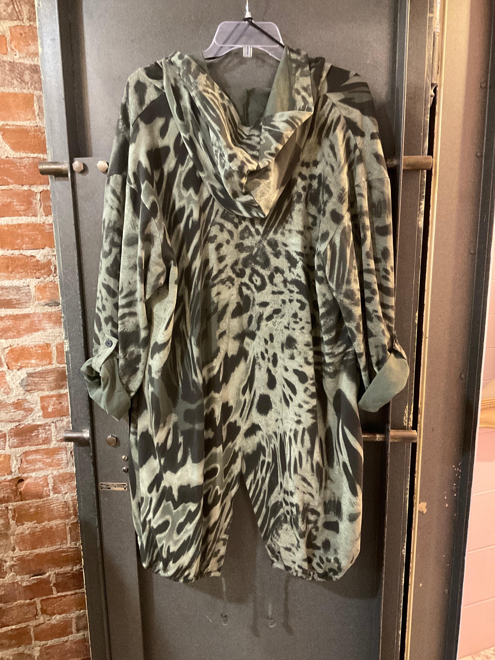 {{ClientCode}} GREEN CAMO CARRE NOIR CARDIGAN, L