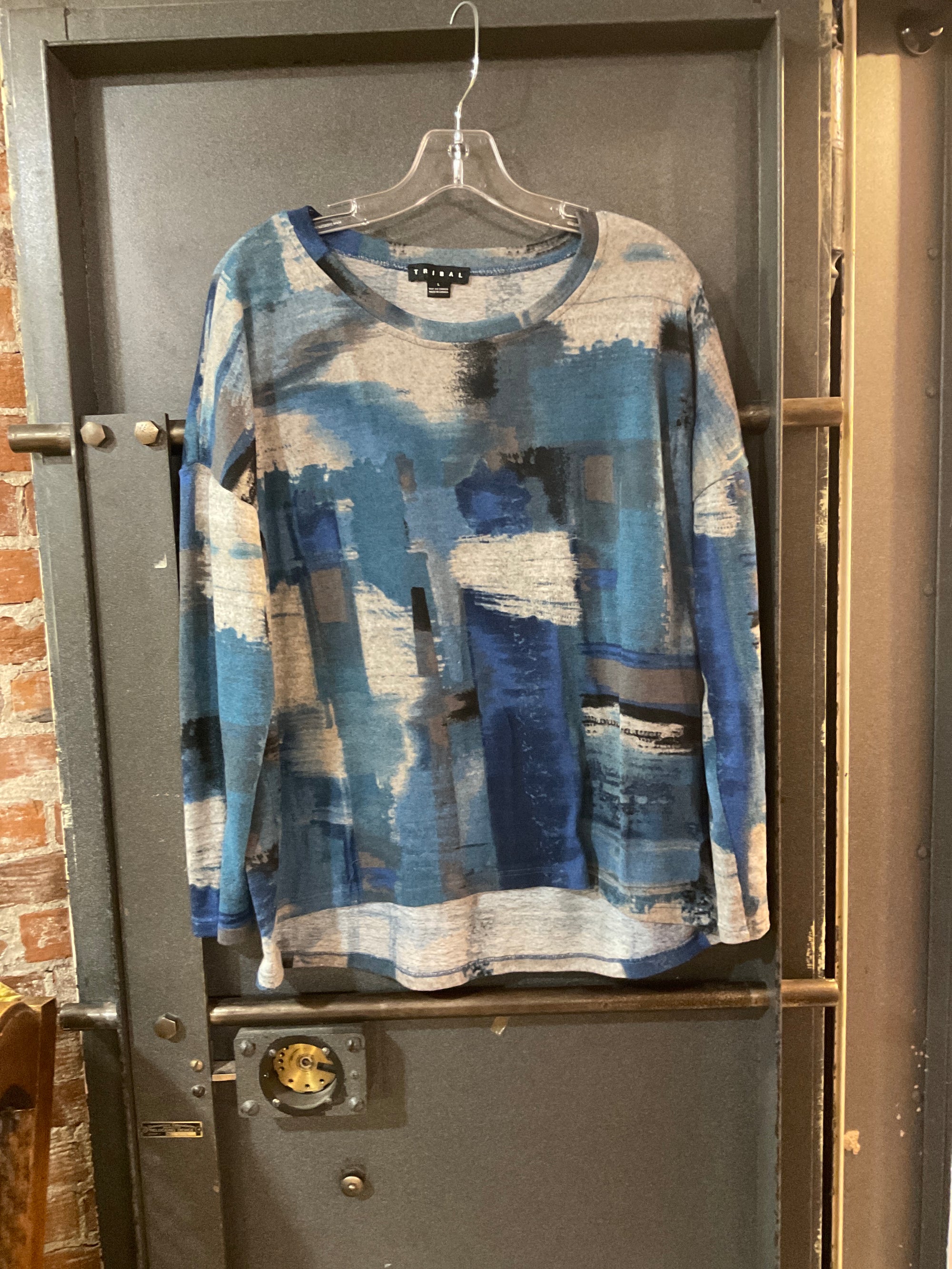 TEAL PATTERN TRIBAL LONG SLEEVE SHIRT L