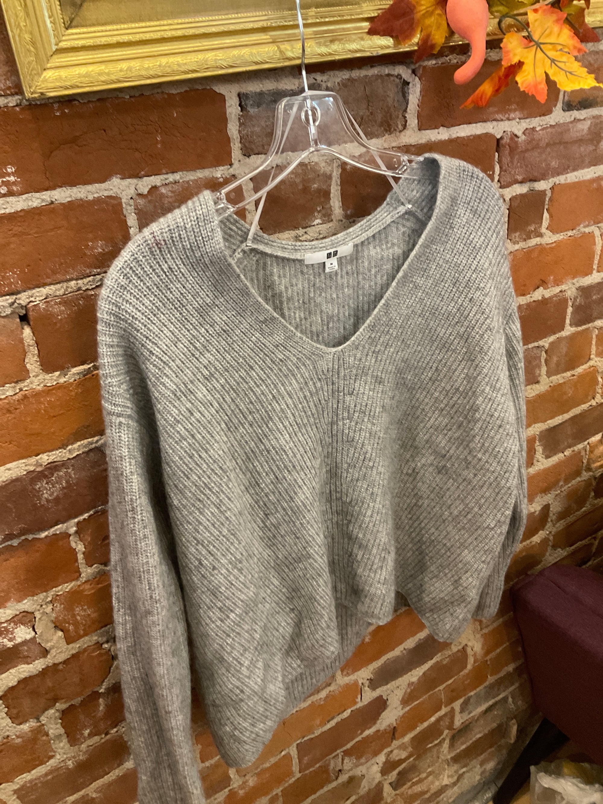 GREY Uniqlo SWEATER M