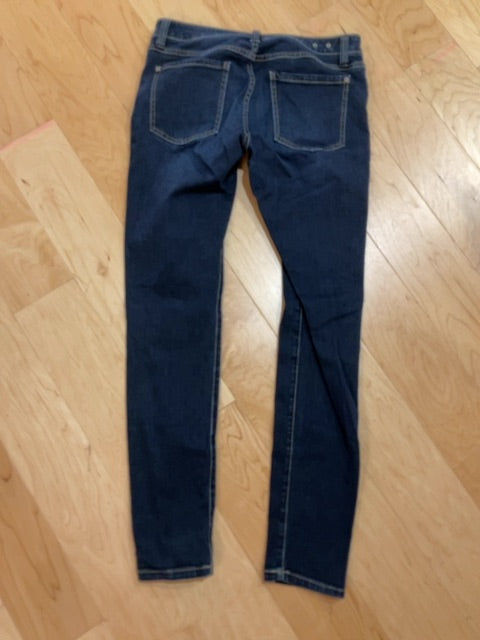 DARK DENIM CABI SKINNY JEANS 8