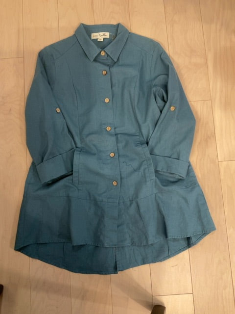 {{ClientCode}} TEAL SIMPLY NOELLE BUTTON DOWN 3/4 SLEEVE TUNIC, S/M