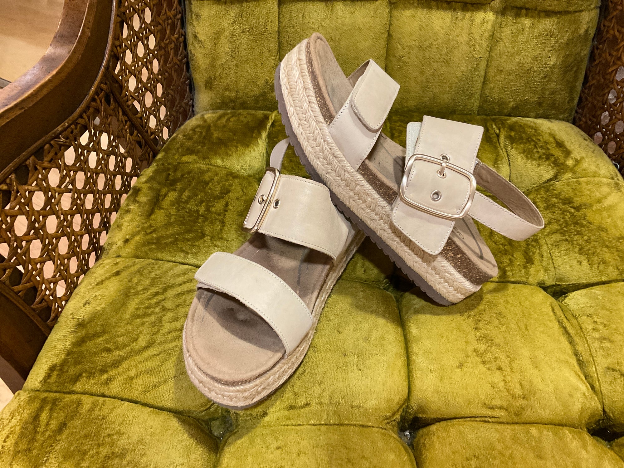 CREAM AETREX SANDAL 6