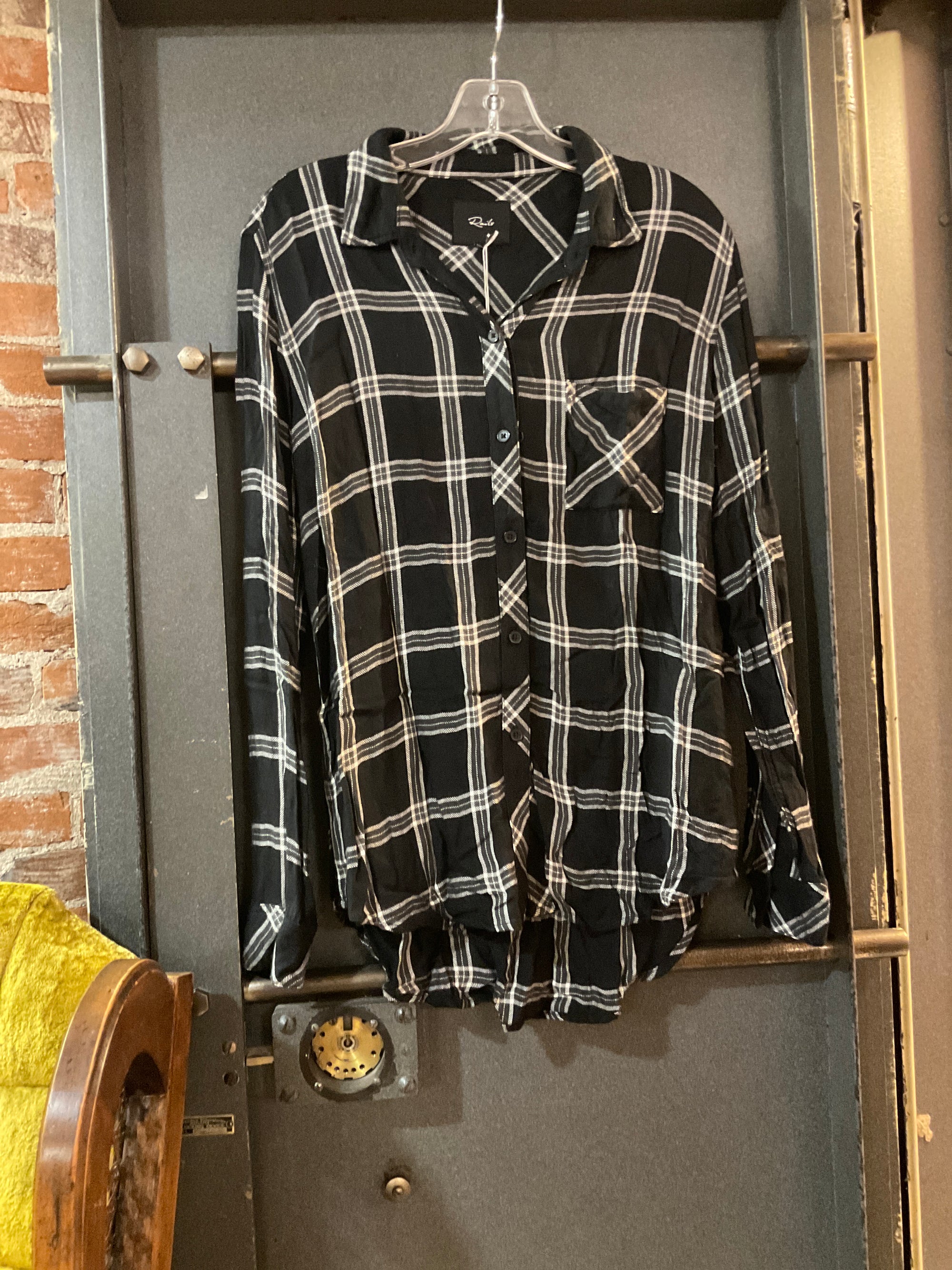 BLACK/WHITE PLAID RAILS LONG SLEEVE SHIRT M