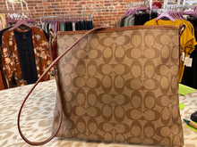 Load image into Gallery viewer, {{Client Code}} BROWN COACH LEATHER CROSSBODY
