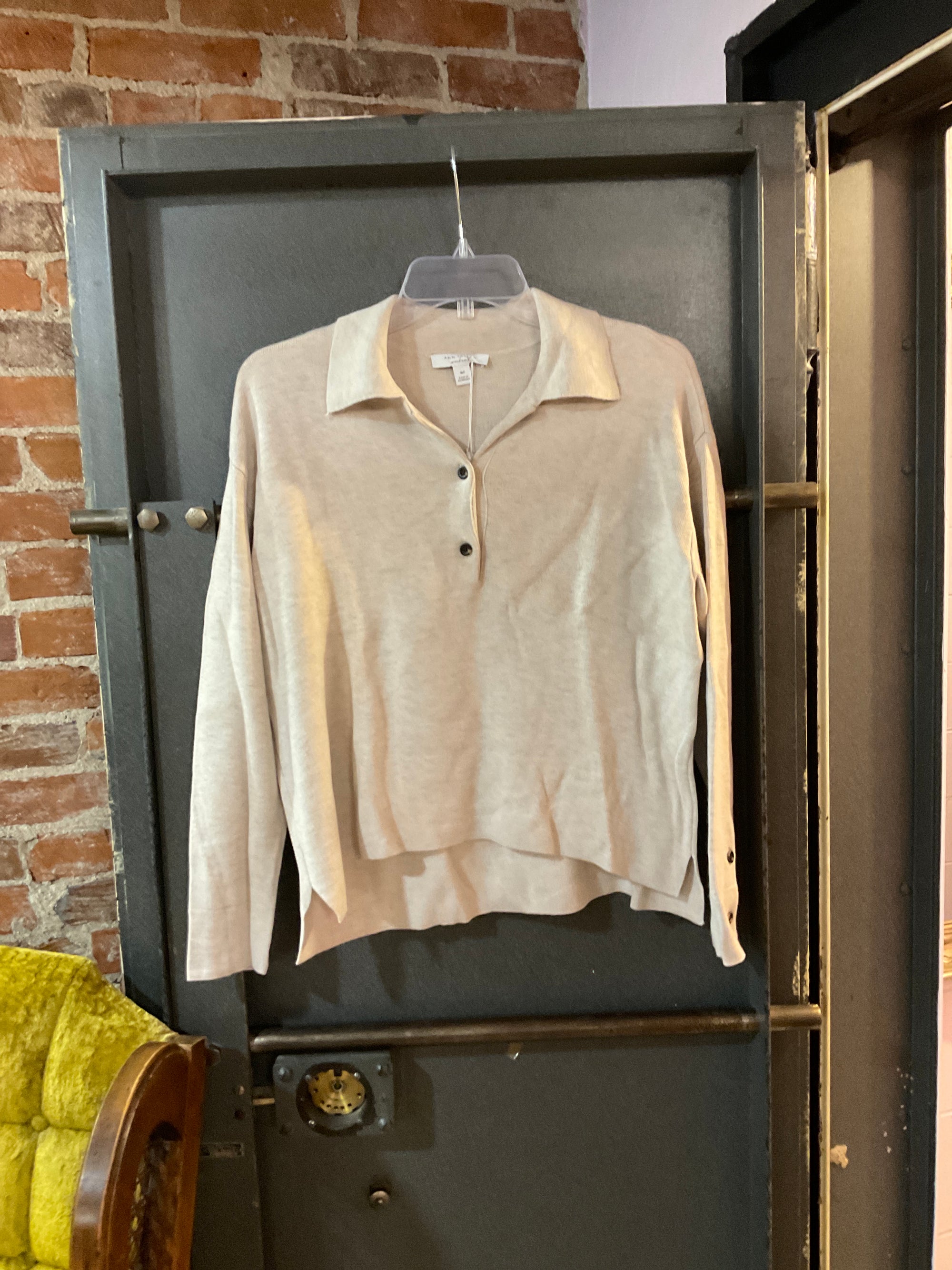 CREAM ANN TAYLOR LONG SLEEVE SHIRT M