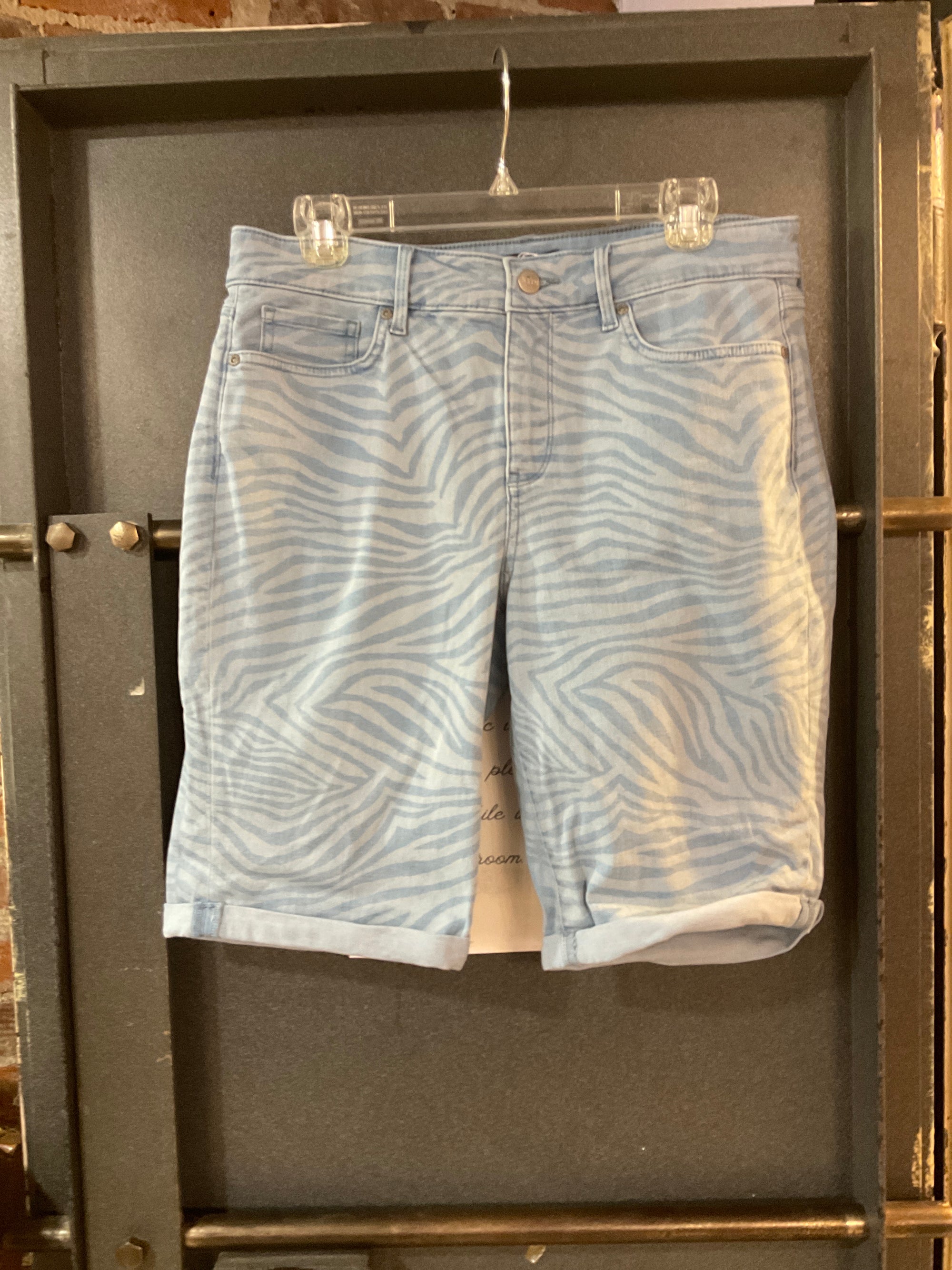 BLUE PATTERN NYDJ SHORTS 10