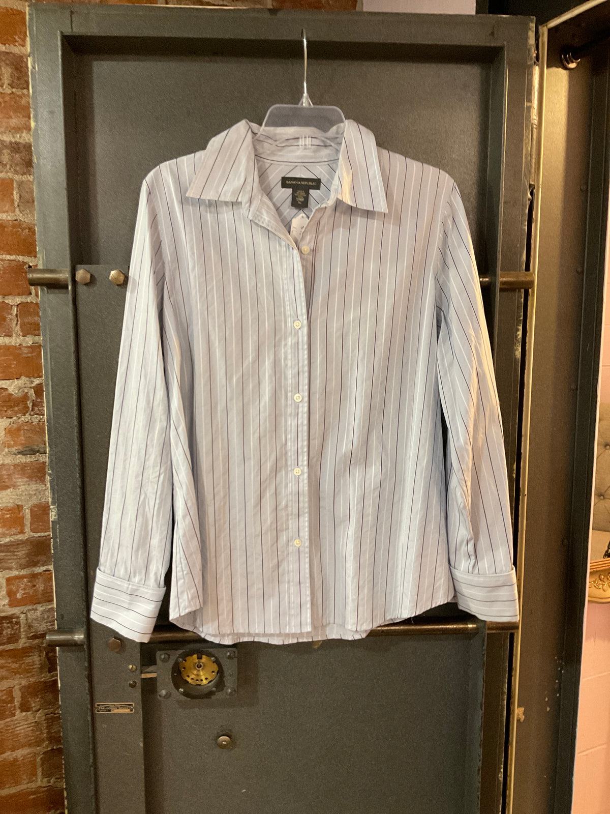 BLUE/NAVY STRIPE BANANA REPUBLIC BUTTON DOWN LONG SLEEVE SHIRT XL