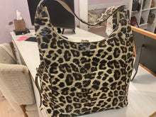 Load image into Gallery viewer, {{ClientCode}} LEOPARD HANDBAG REPUBLIC TOTE
