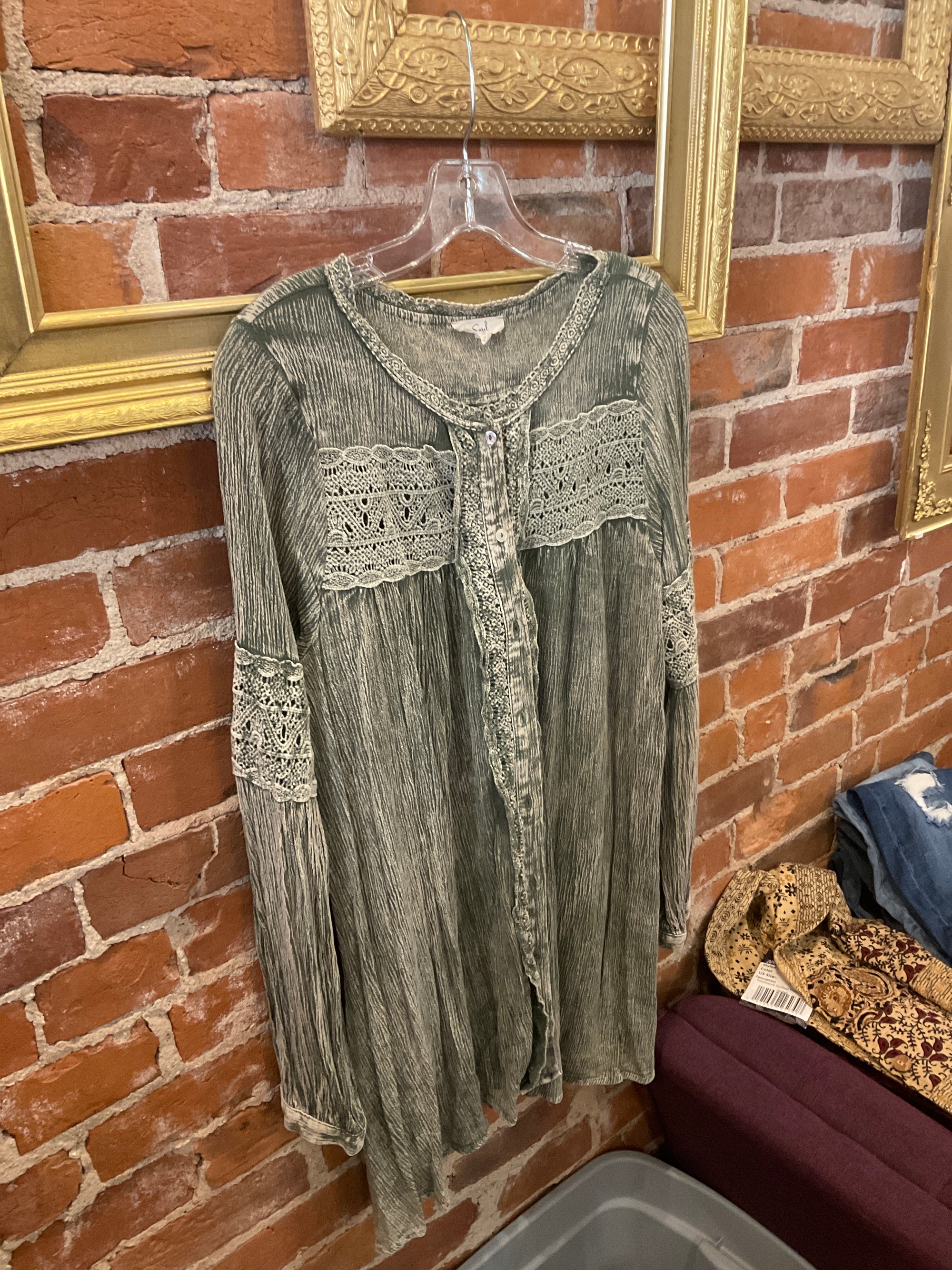 OLIVE Easel LONG SLEEVE SHIRT S