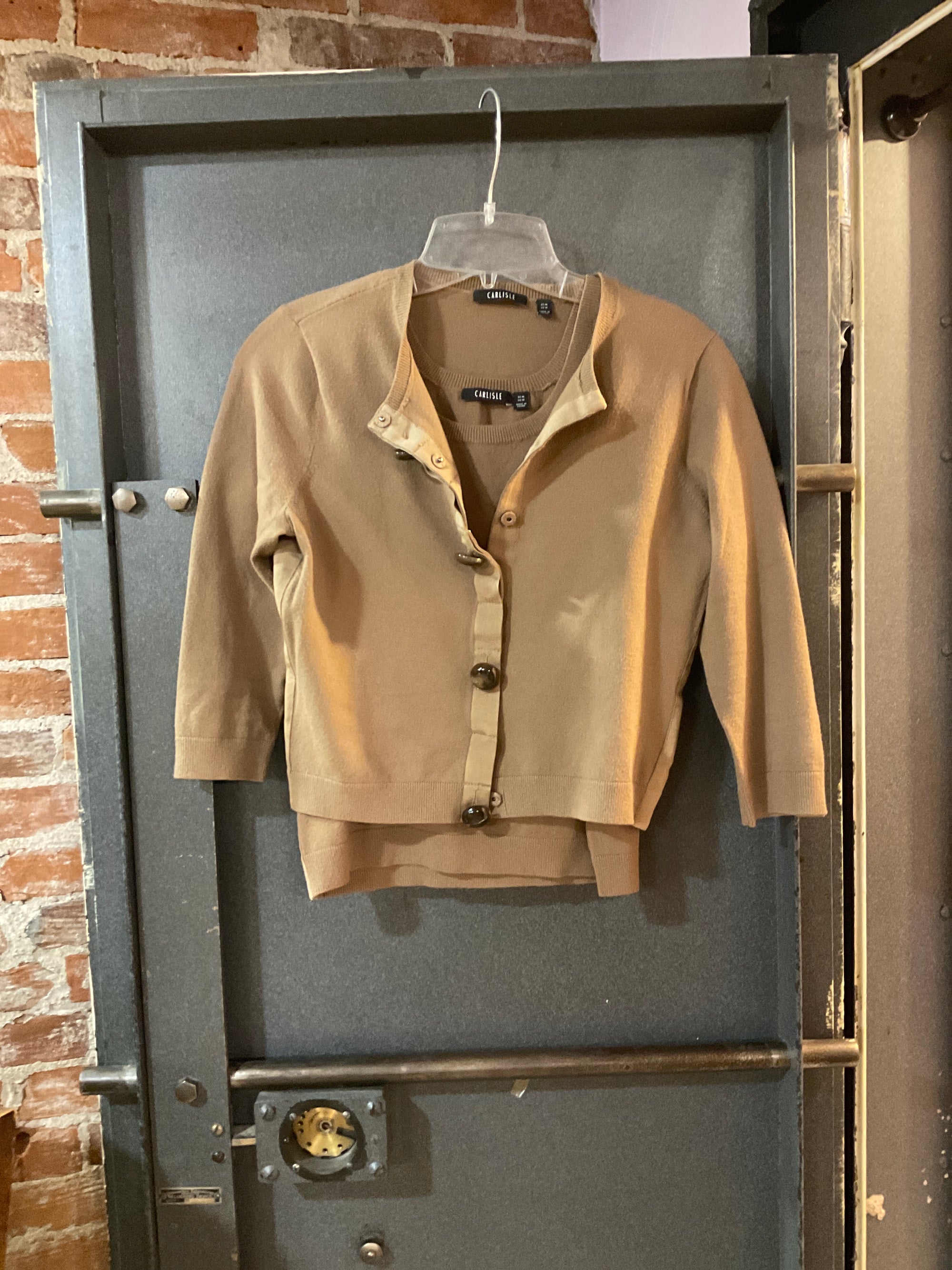 BROWN CARLISLE CARDIGAN/TANK M