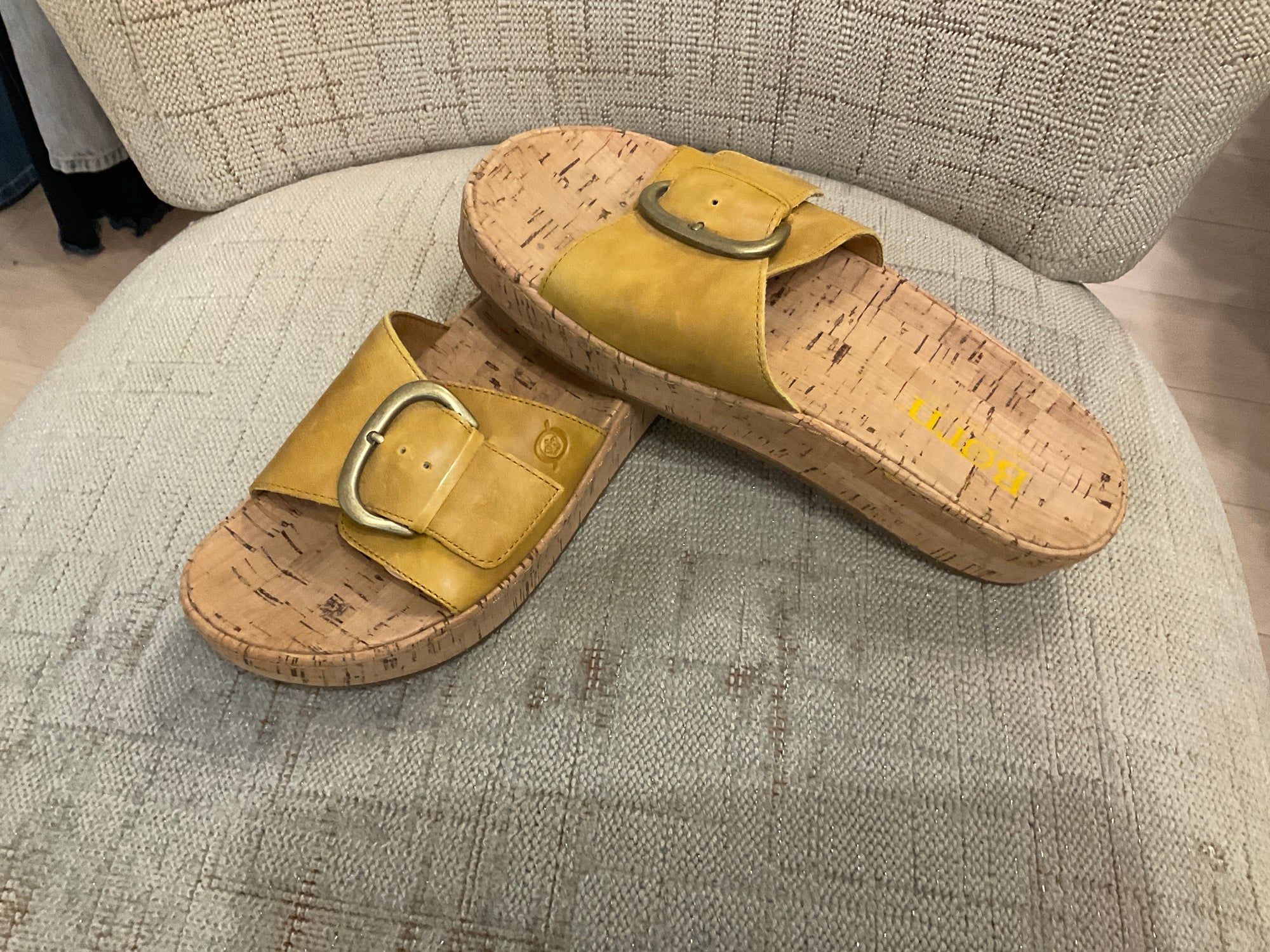 MUSTARD BORN SANDAL 8