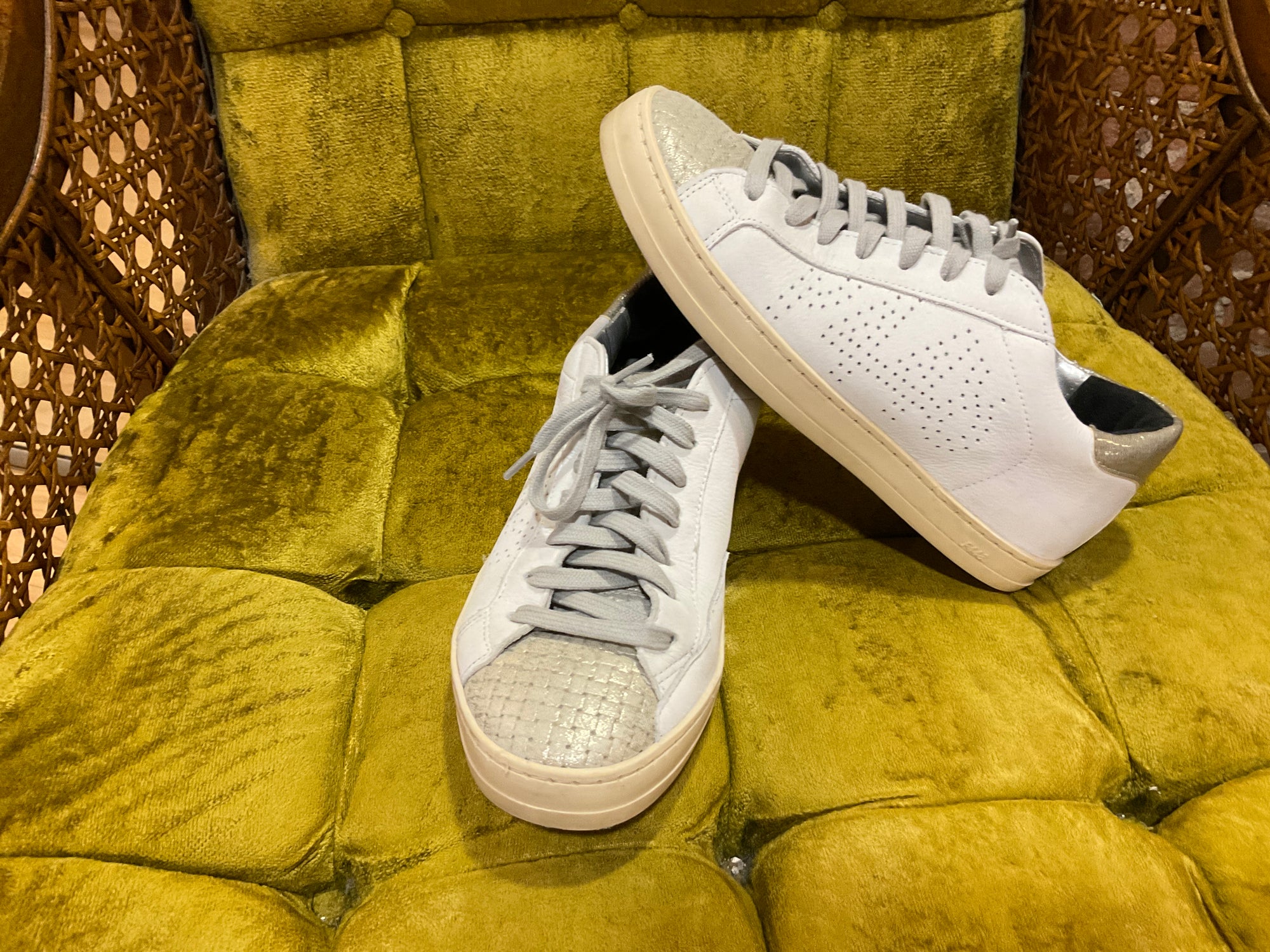 WHITE P448 SHOE 7