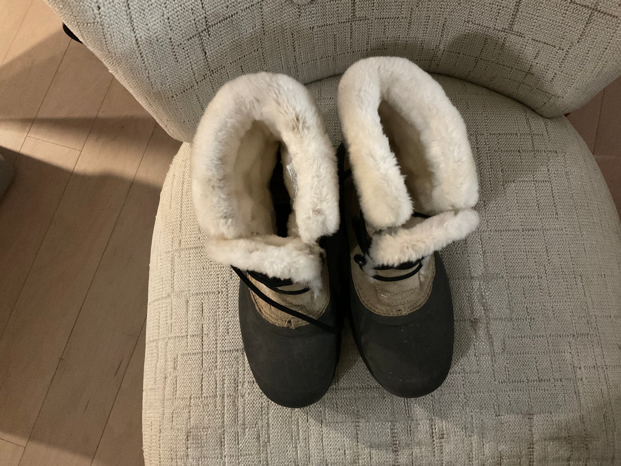 BLACK/TAN SOREL BOOTS 8.5