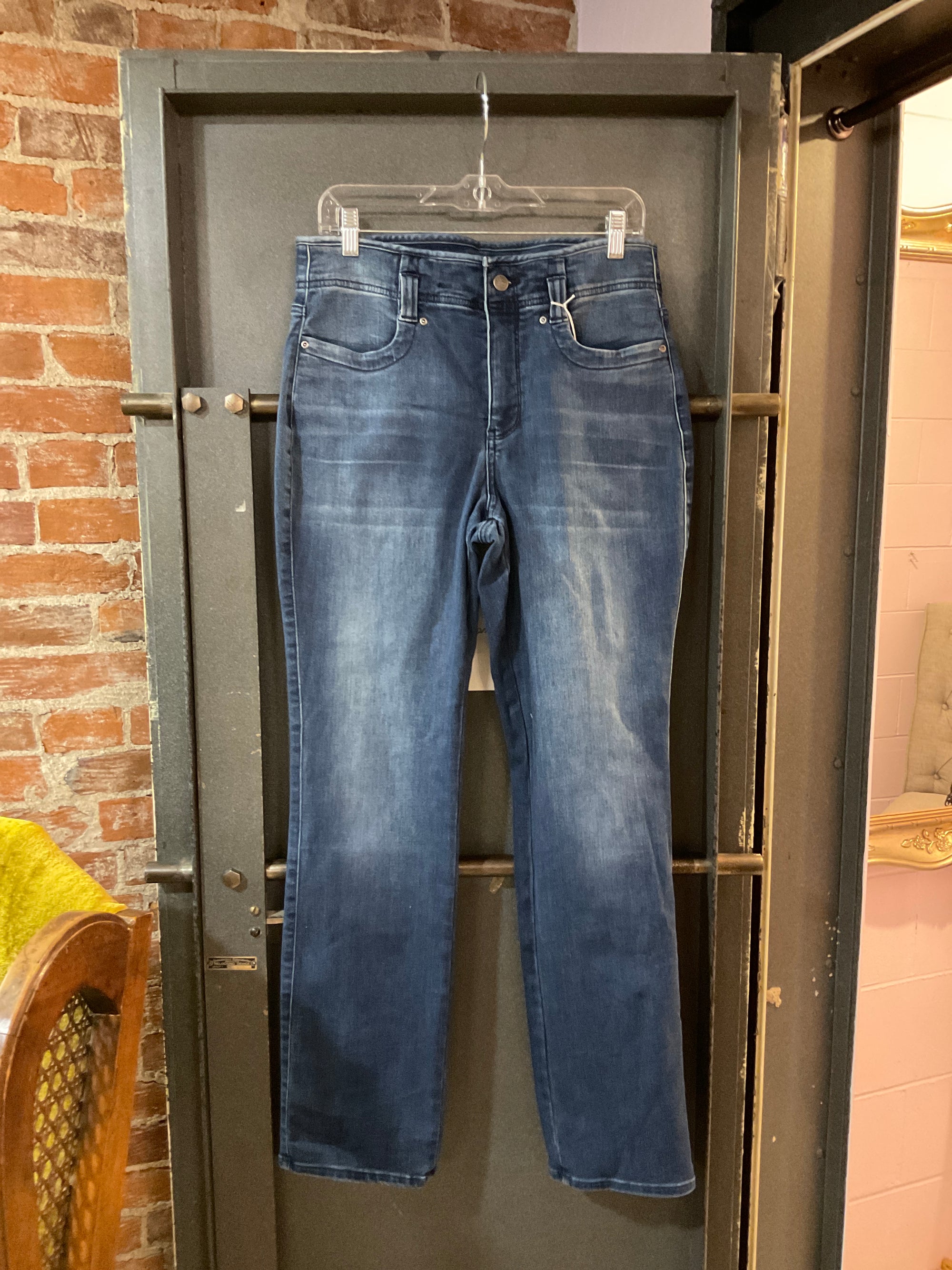 MED WASH NYDJ Straight leg jeans 10