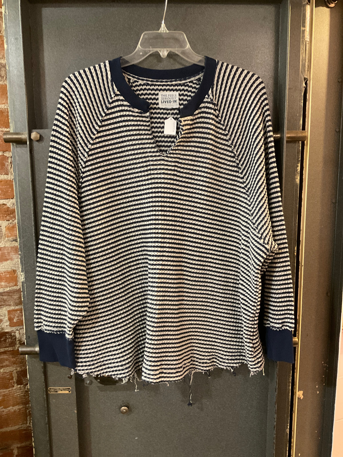 BLUE/WHITE STRIPE American Eagle LONG SLEEVE SHIRT XL