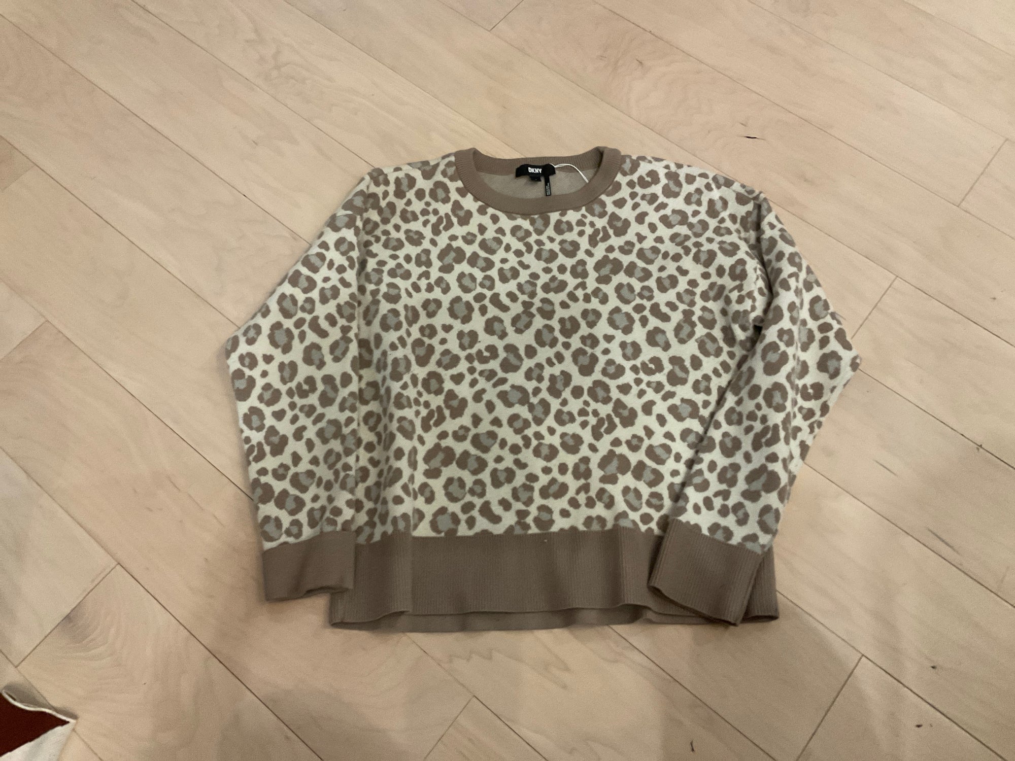 LEOPARD/TAN DKNY SWEATER M