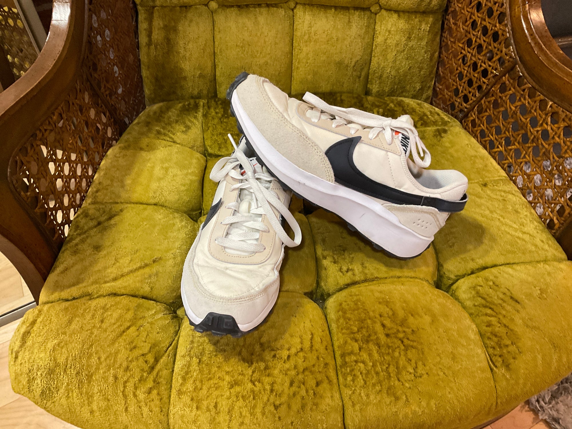CREAM/BLACK NIKE SHOE 9