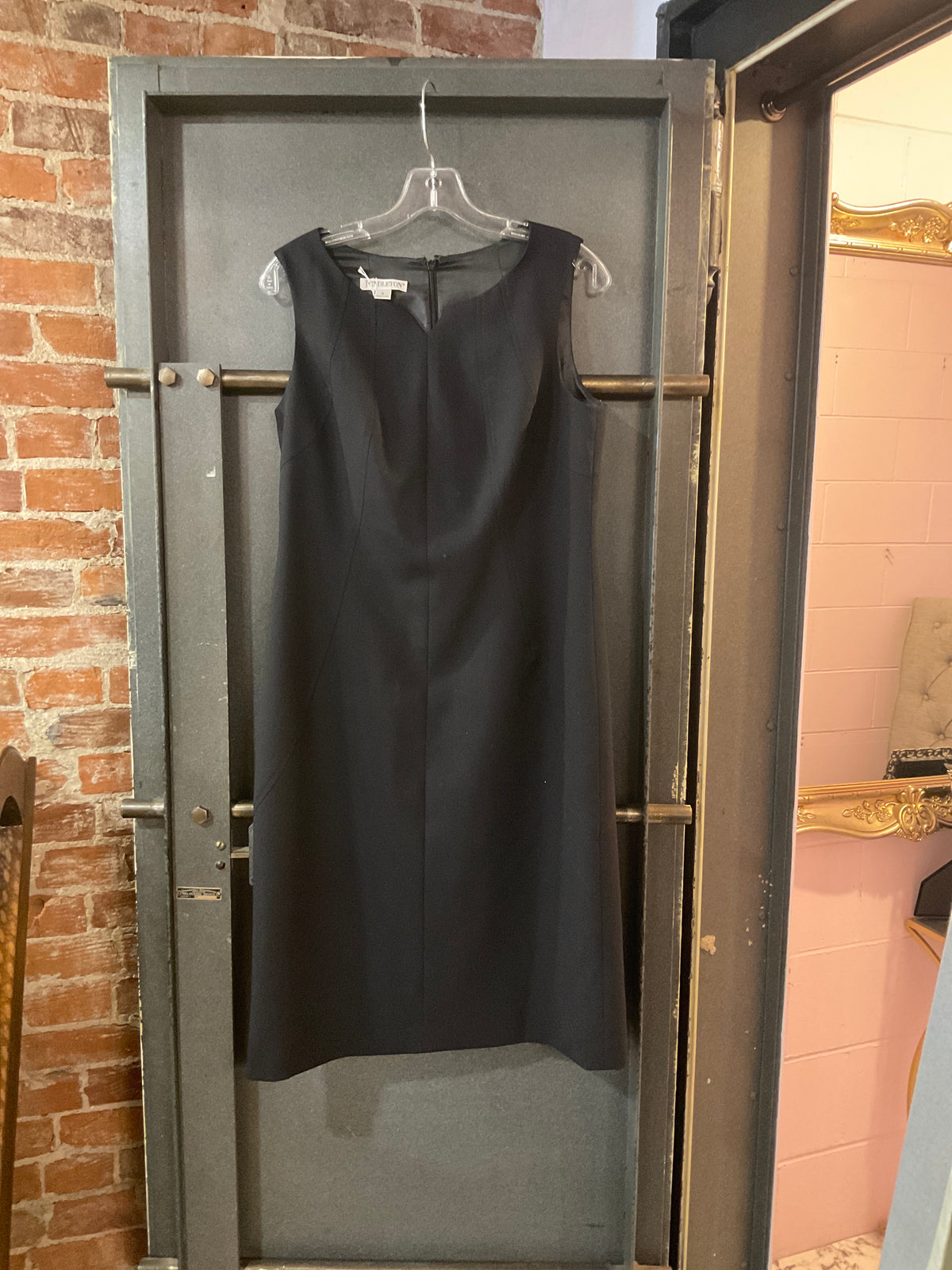 BLACK Pendleton BLACK WOOL SHIN LENGTH DRESS 6