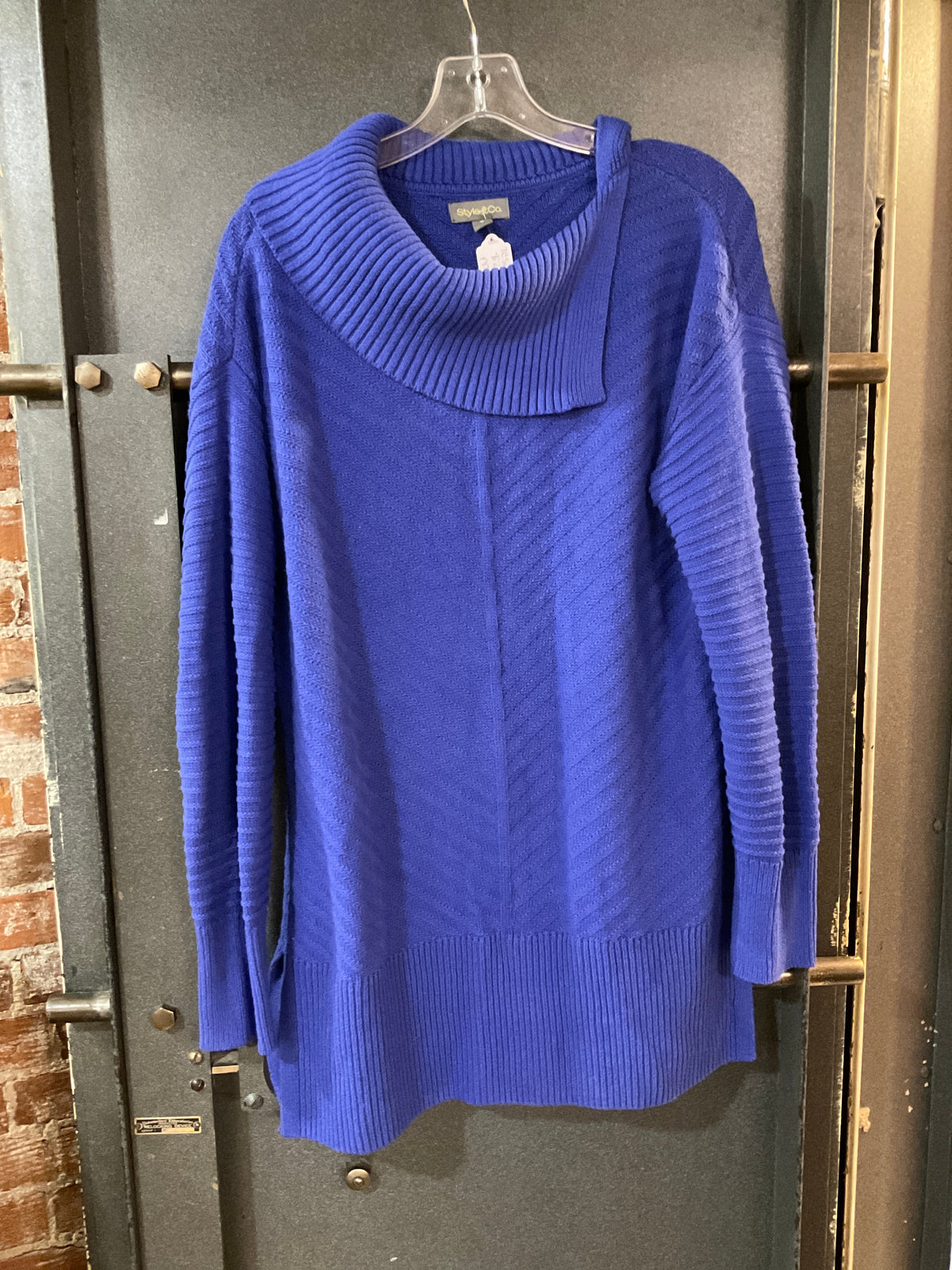 BLUE STYLE &amp; CO TURTLENECK SWEATER M