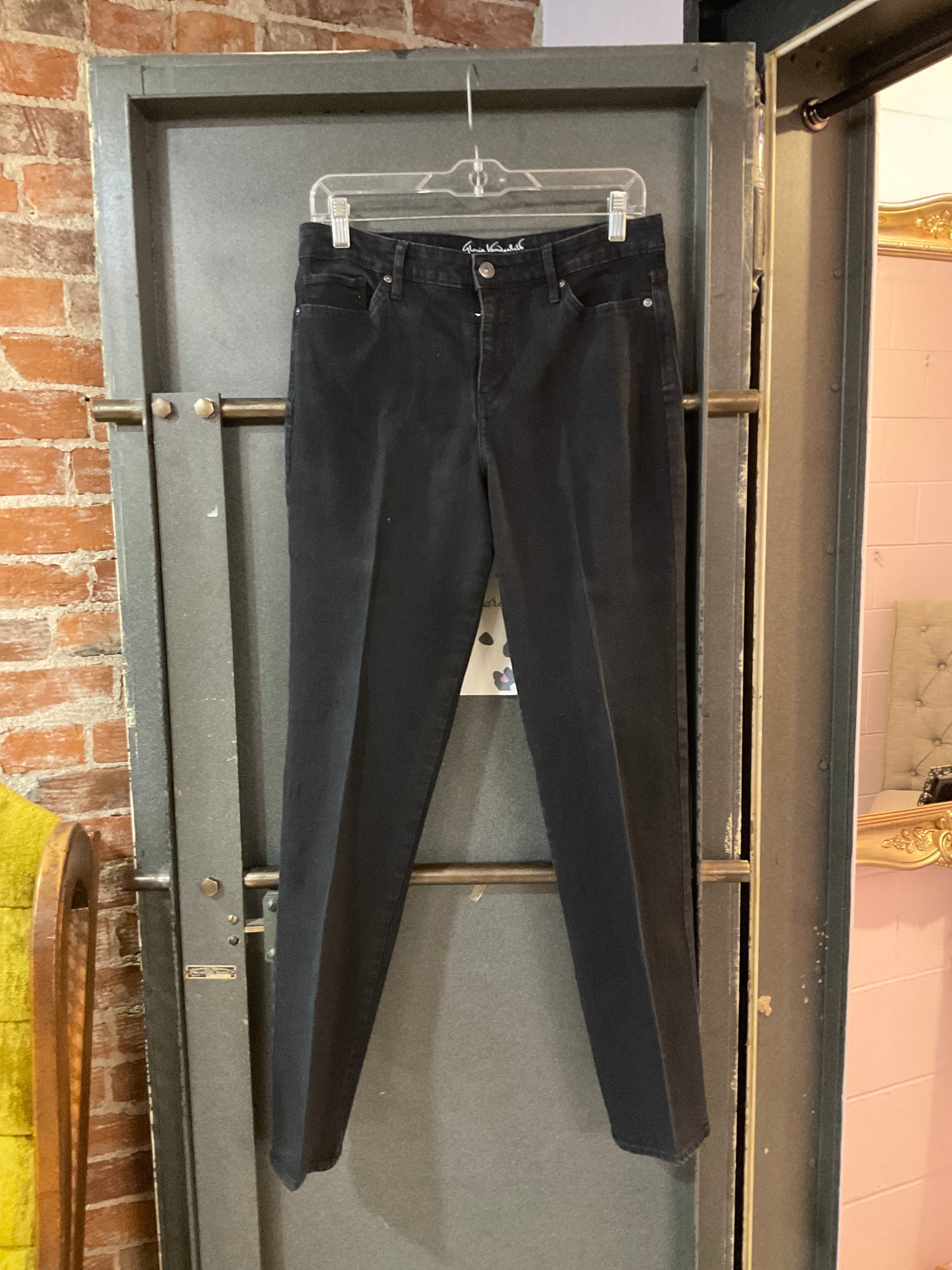 BLACK GLORIA VANDERBILT DENIM 10