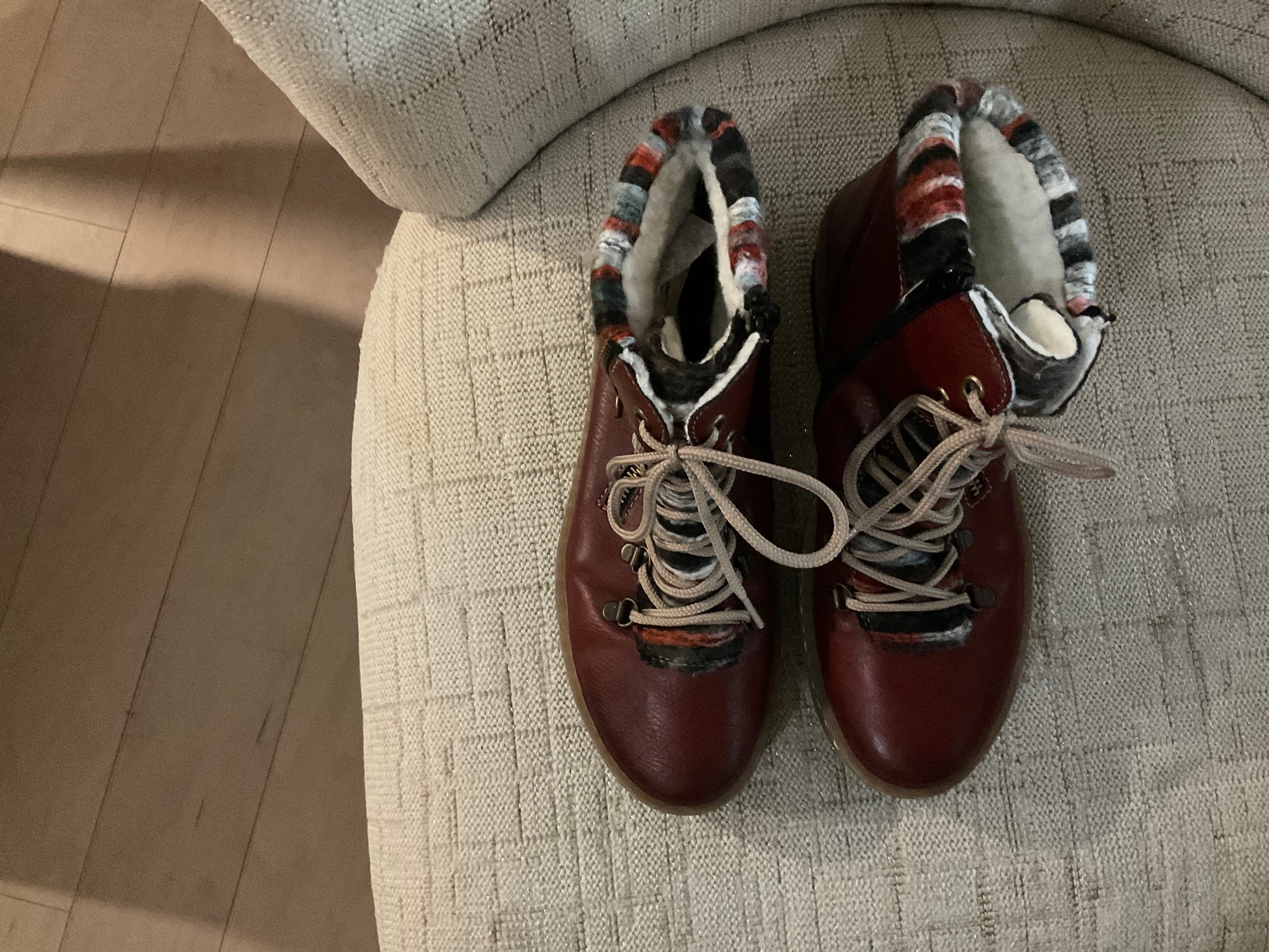 RED REIKER BOOT 8.5