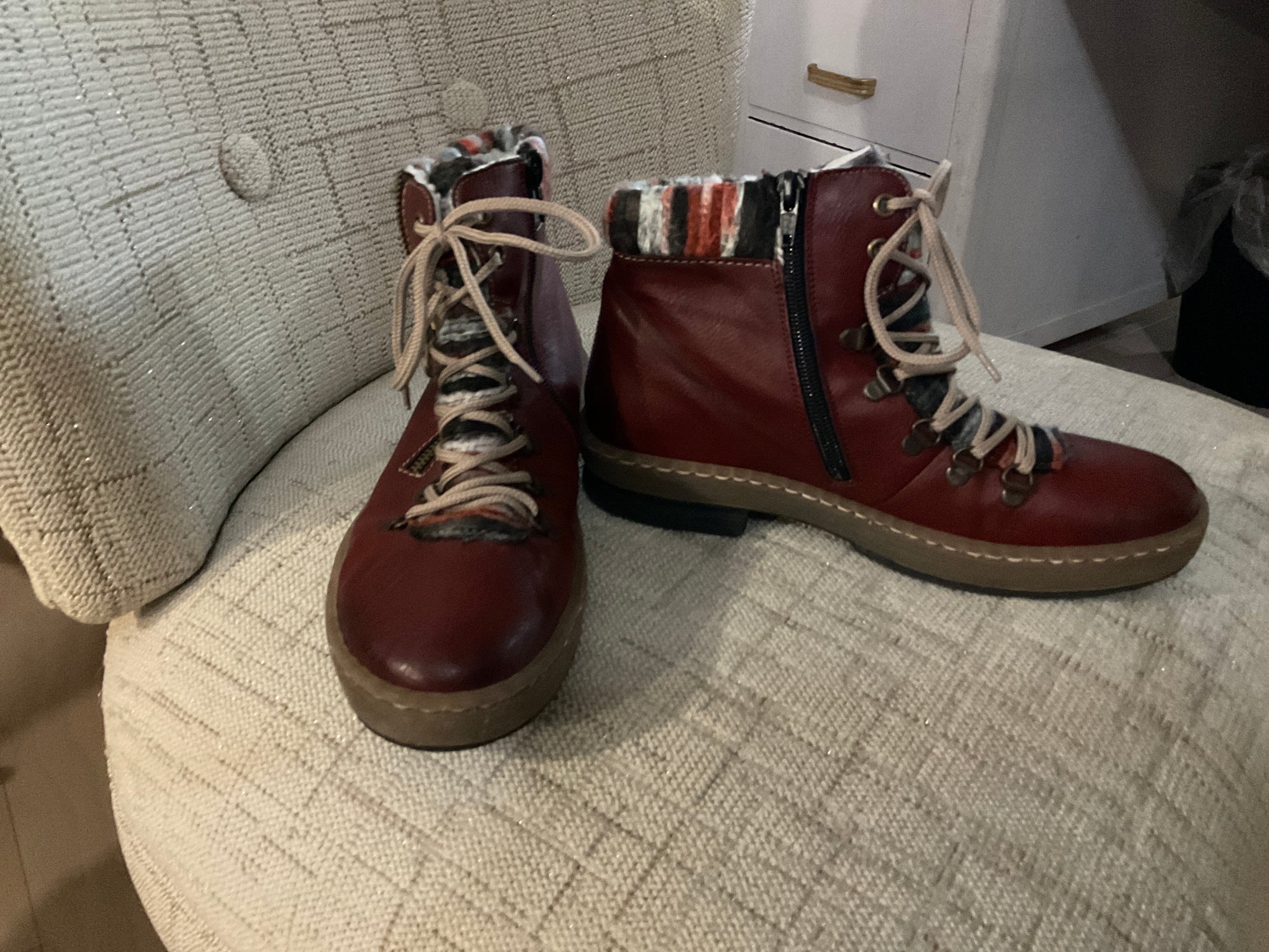 RED REIKER BOOT 8.5