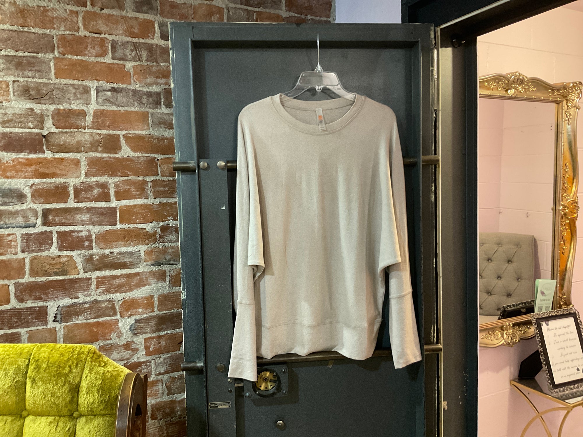 TAN MONO B SWEATER L