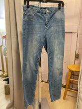 Load image into Gallery viewer, {{Client Code}} LIGHT WASH CENIA JEANS, 10
