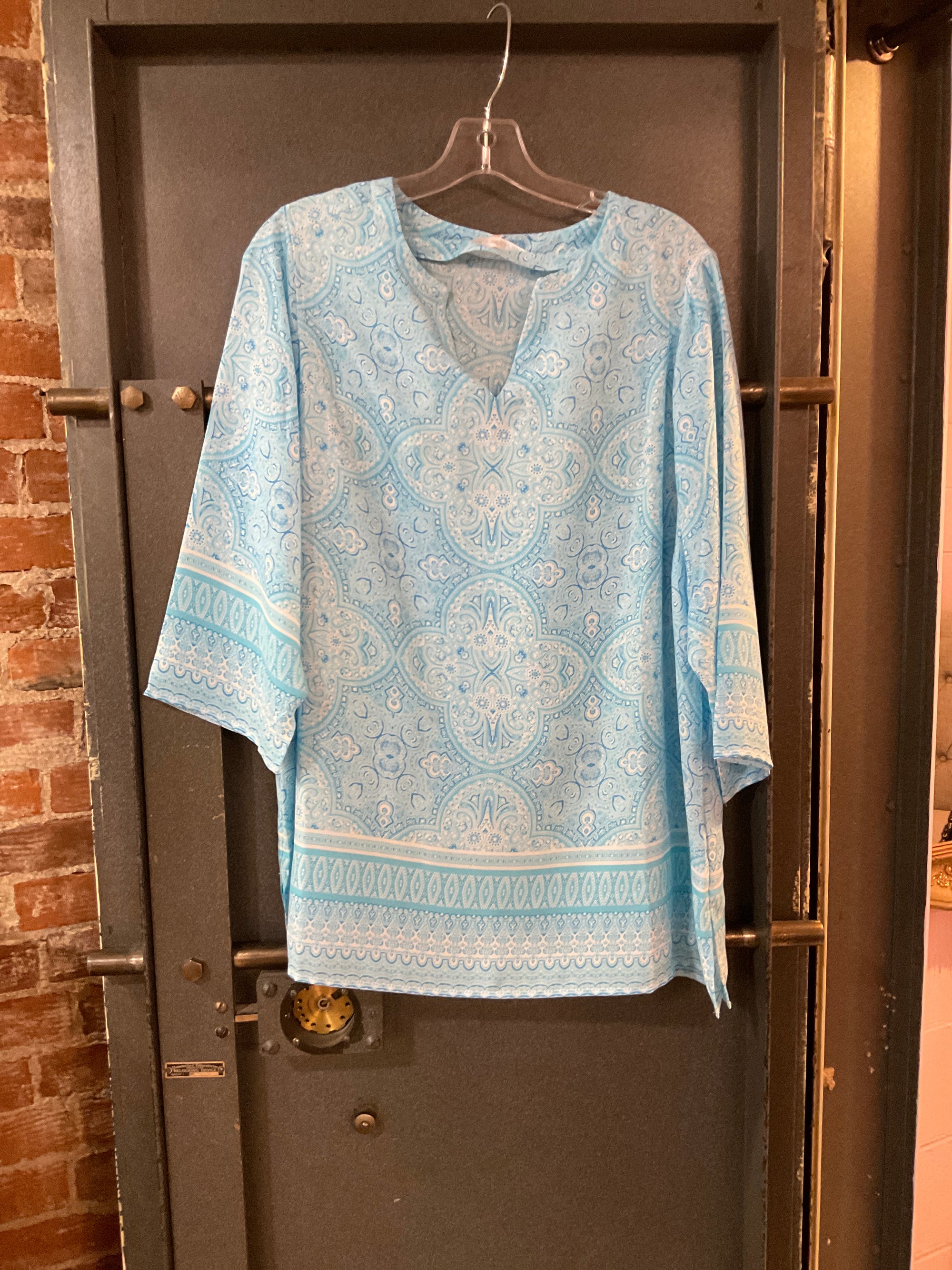 TEAL/WHITE PATTERN VIOLET + CLAIRE L/S V NECK 1X