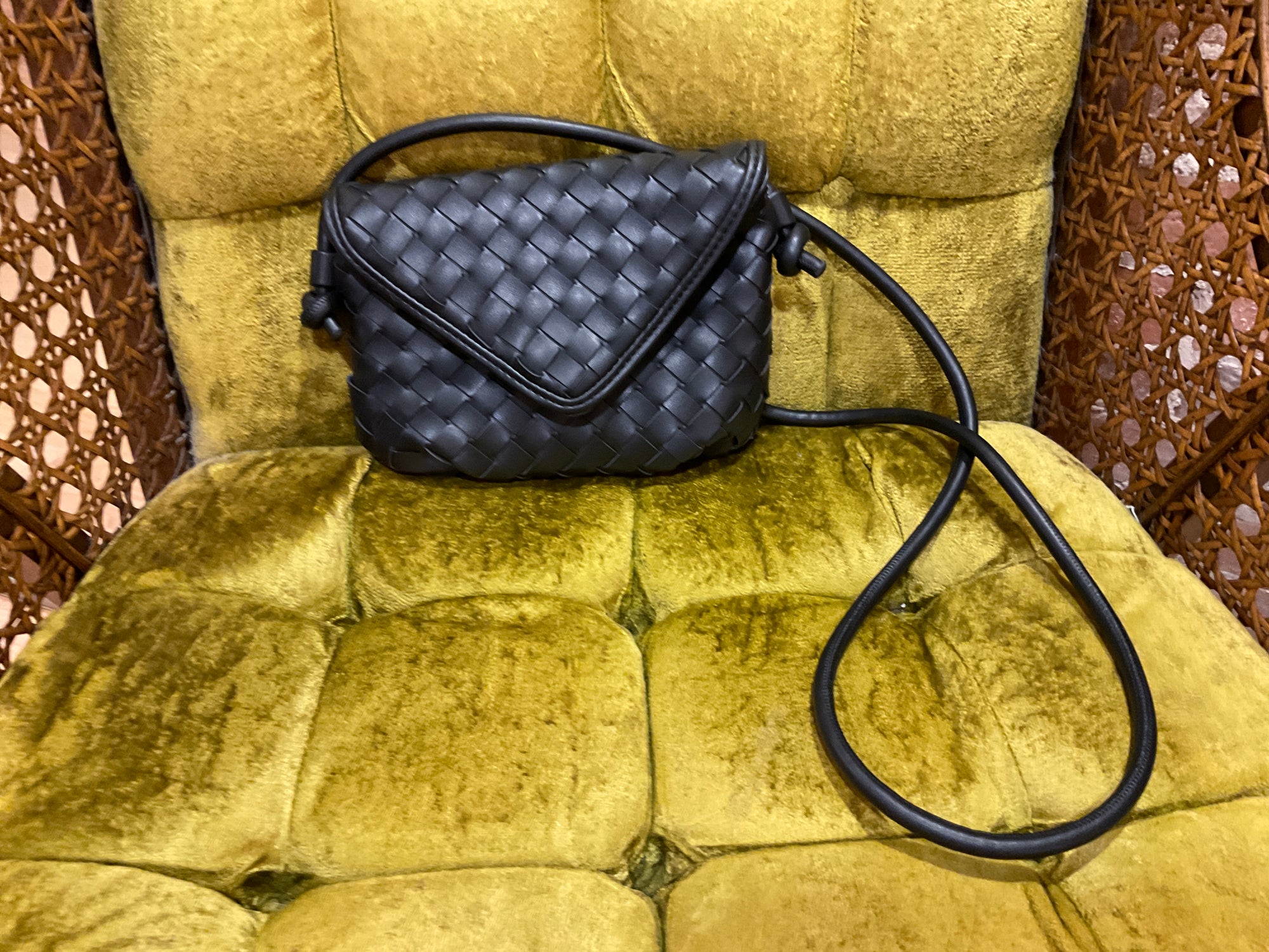 BLACK URBAN EXPRESSIONS CROSSBODY