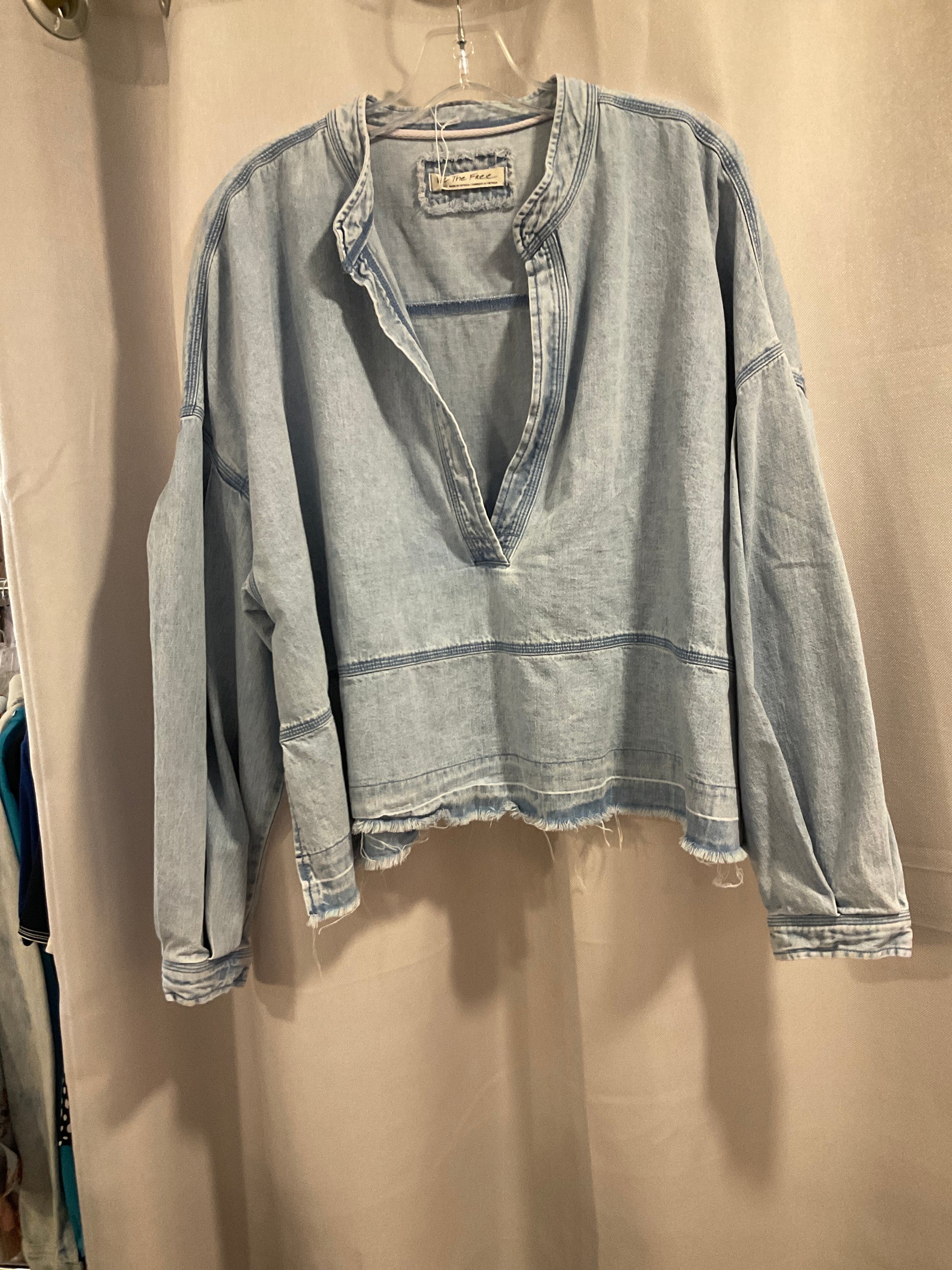 LIGHT DENIM WE THE FREE LONG SLEEVE SHIRT S
