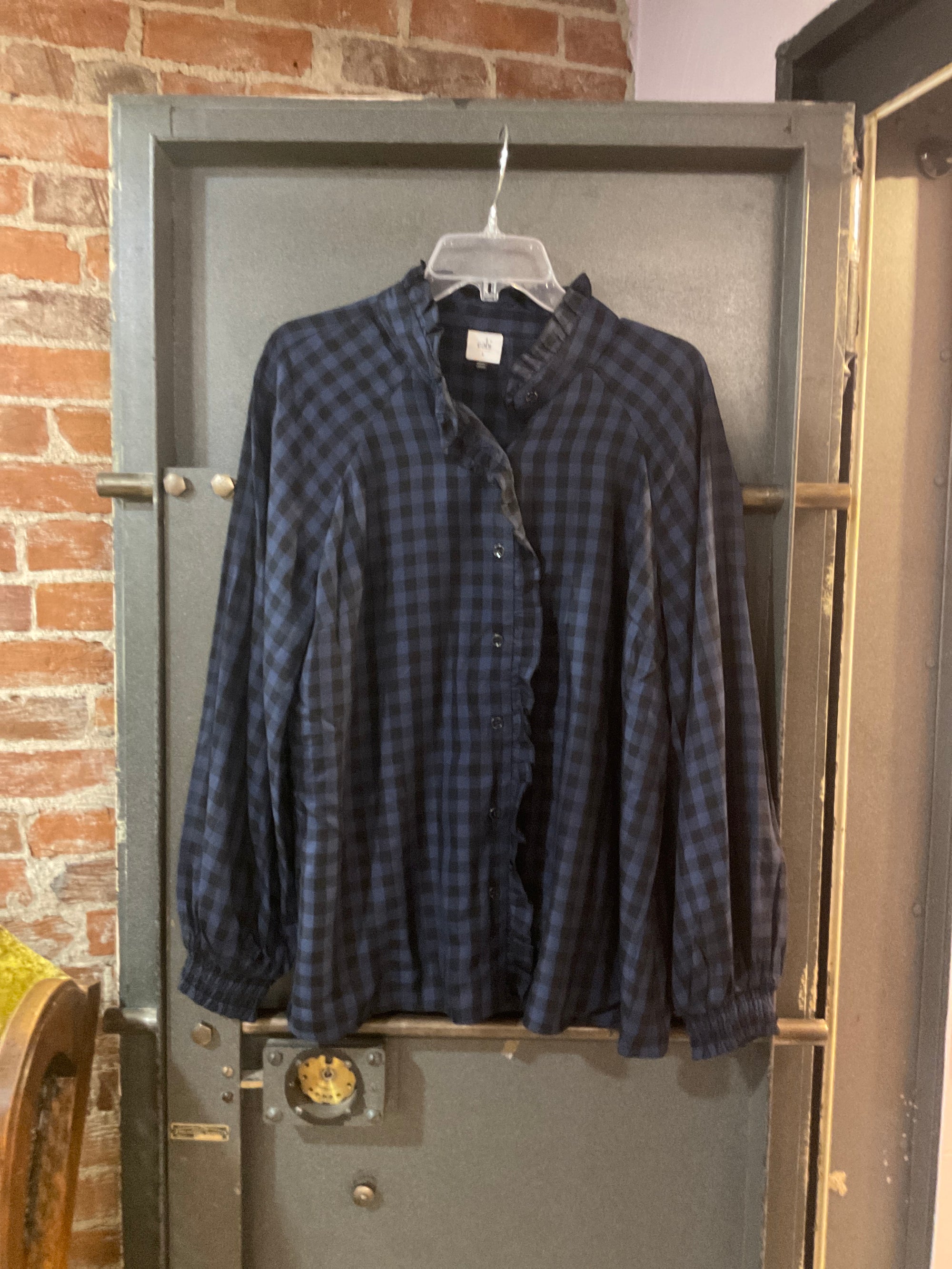 BLACK/BLUE CHECKER CABI LONG SLEEVE SHIRT L