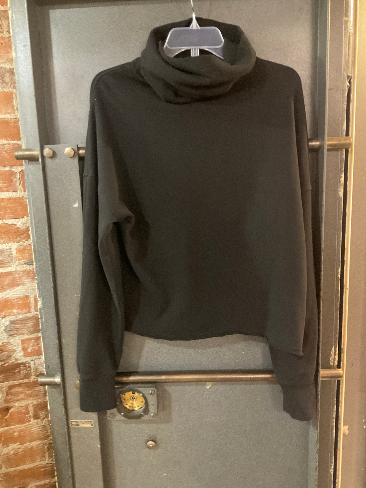 BLACK UNKNOWN TURTLENECK LONG SLEEVE SHIRT L
