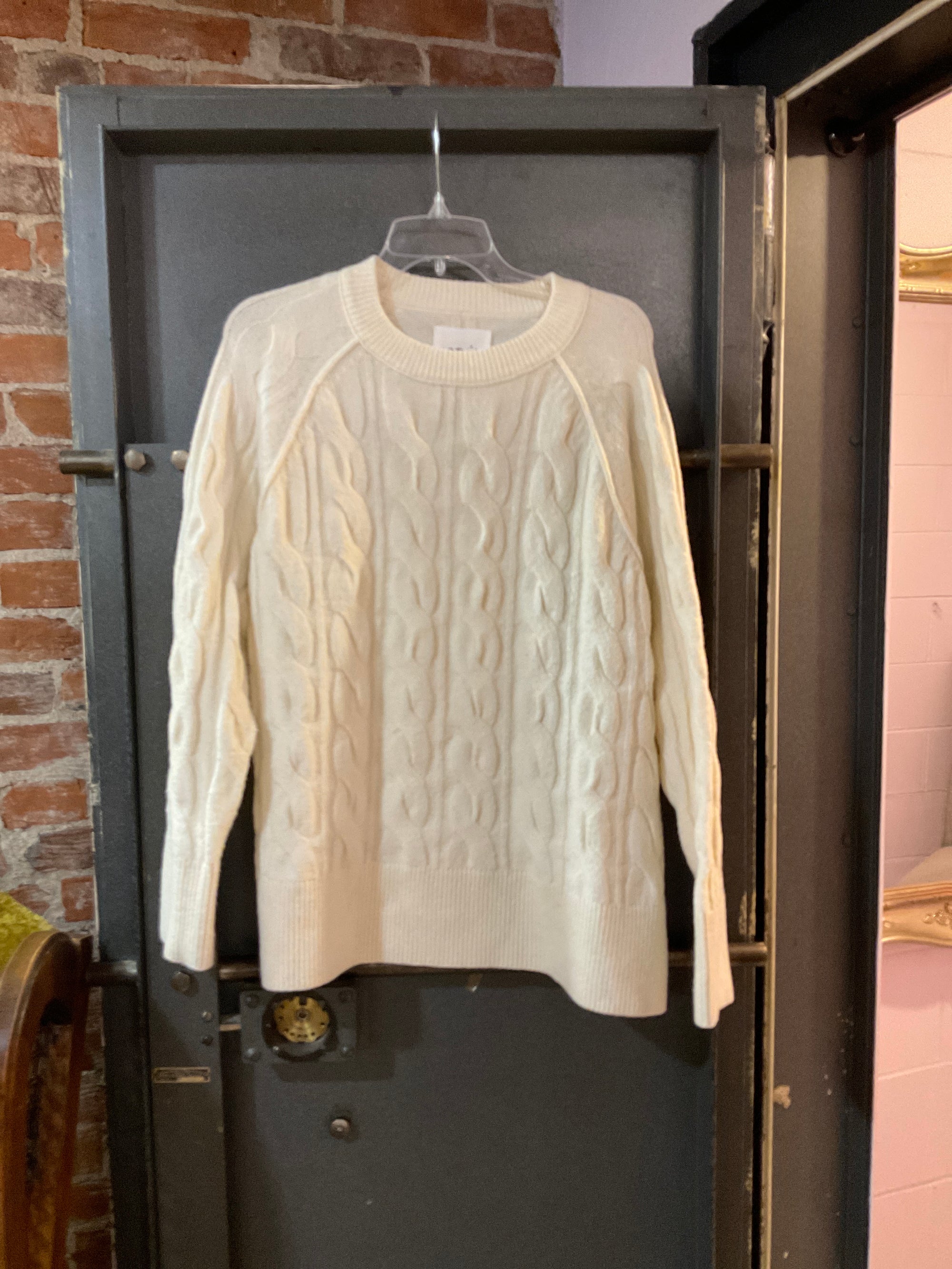 CREAM AERIE SWEATER M