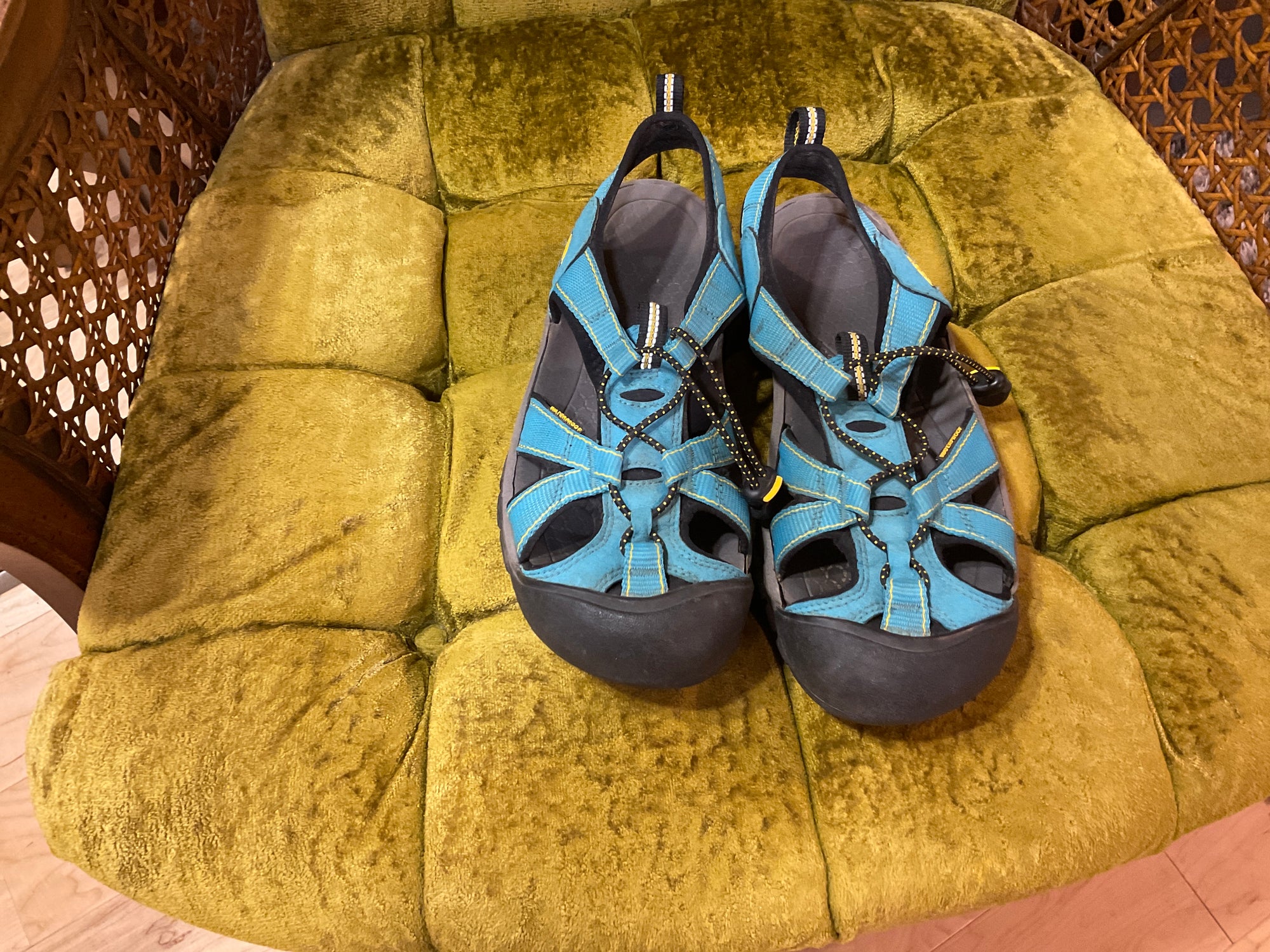 TEAL KEEN SANDAL 9