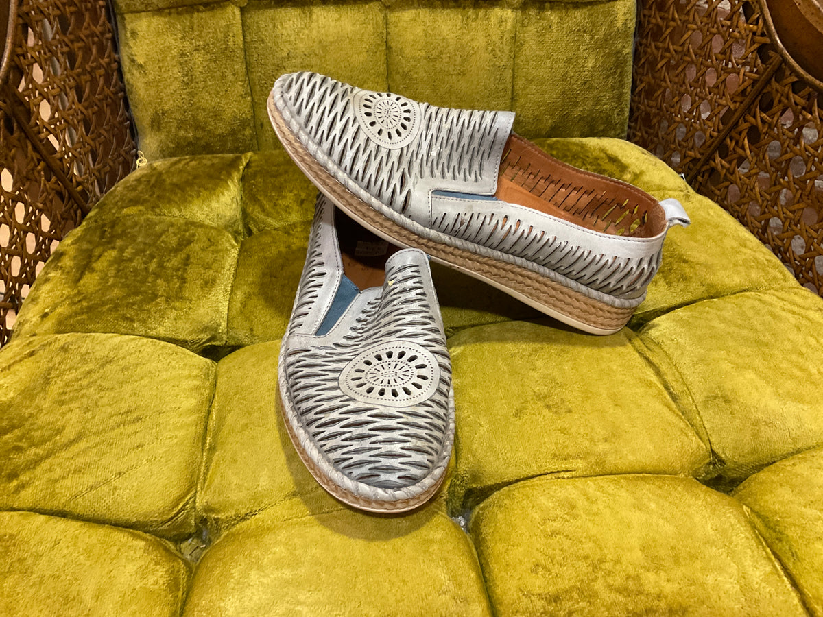 BLUE SPRING STEP FLAT 8.5