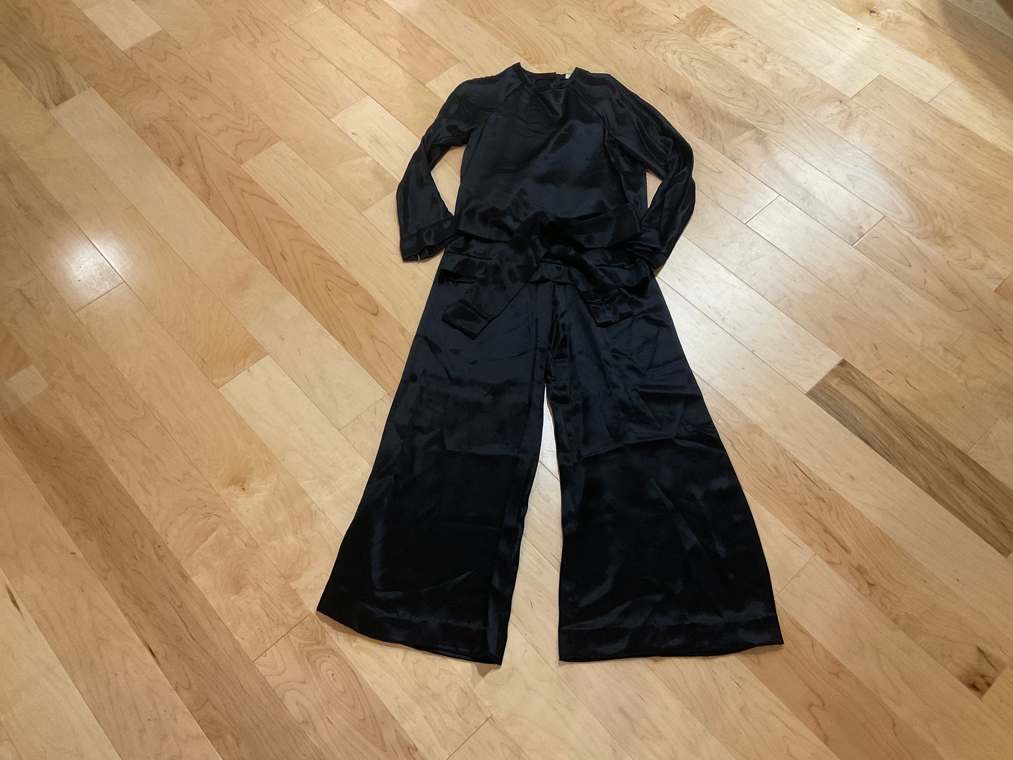 BLACK UNKNOWN SUIT L