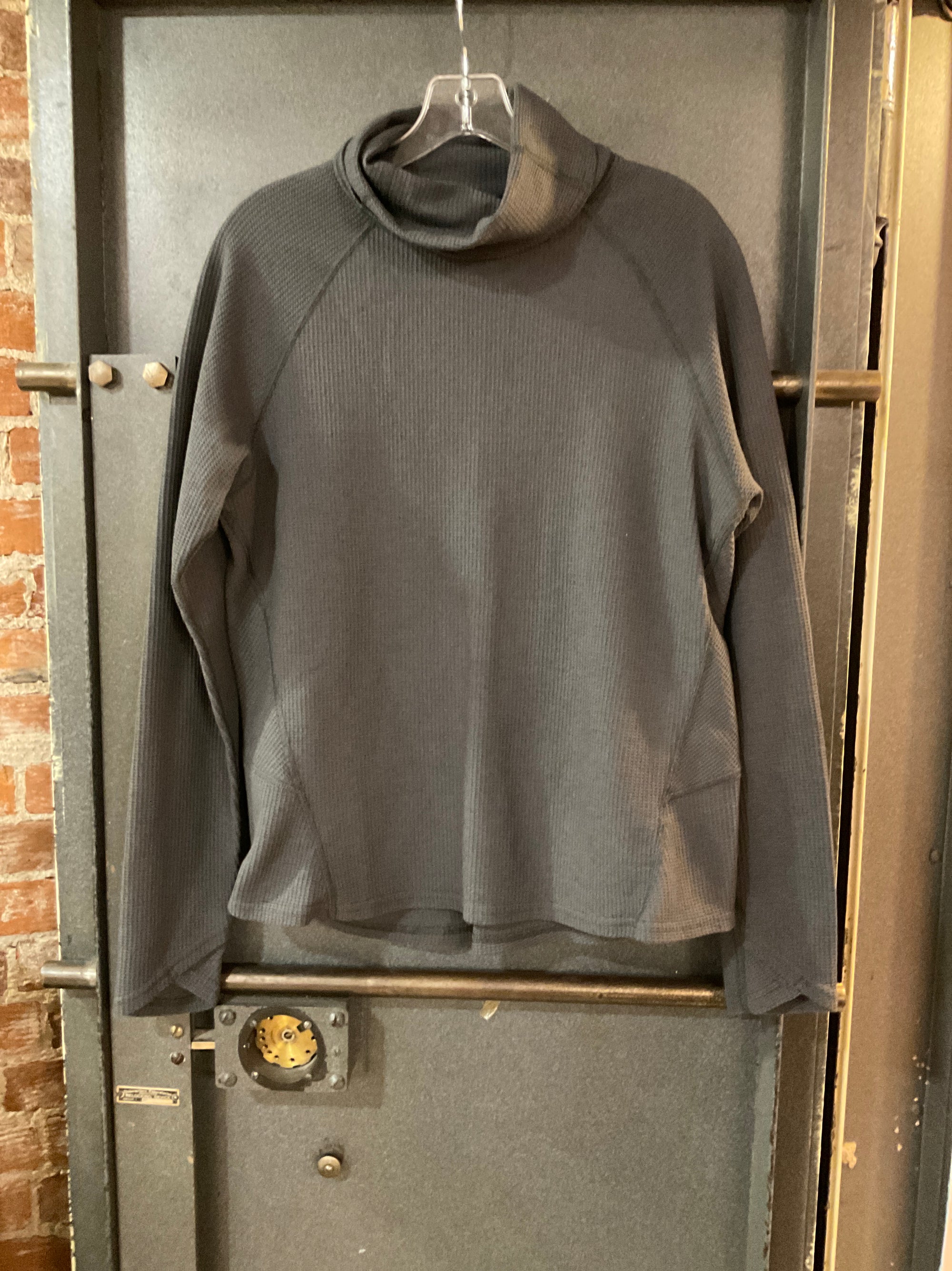 GREY UNKNOWN LONG SLEEVE SHIRT M