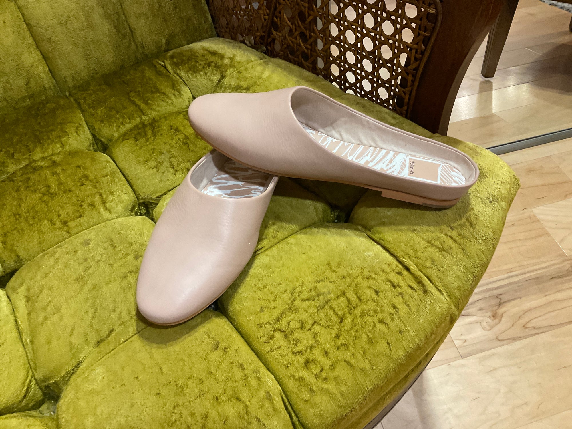 PASTEL PINK DOLCE VITA SLIDES 8