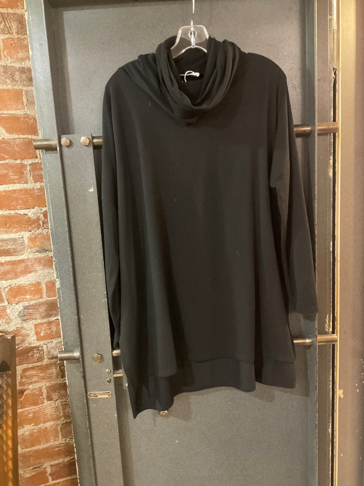 BLACK ZENANA TURTLENECK LONG SLEEVE SHIRT M