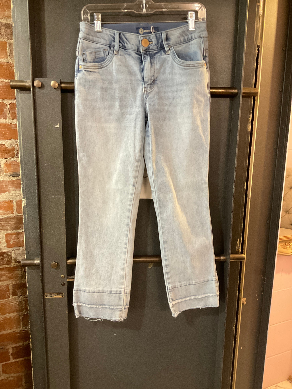 LIGH WASH DEMOCRACY DENIM 4