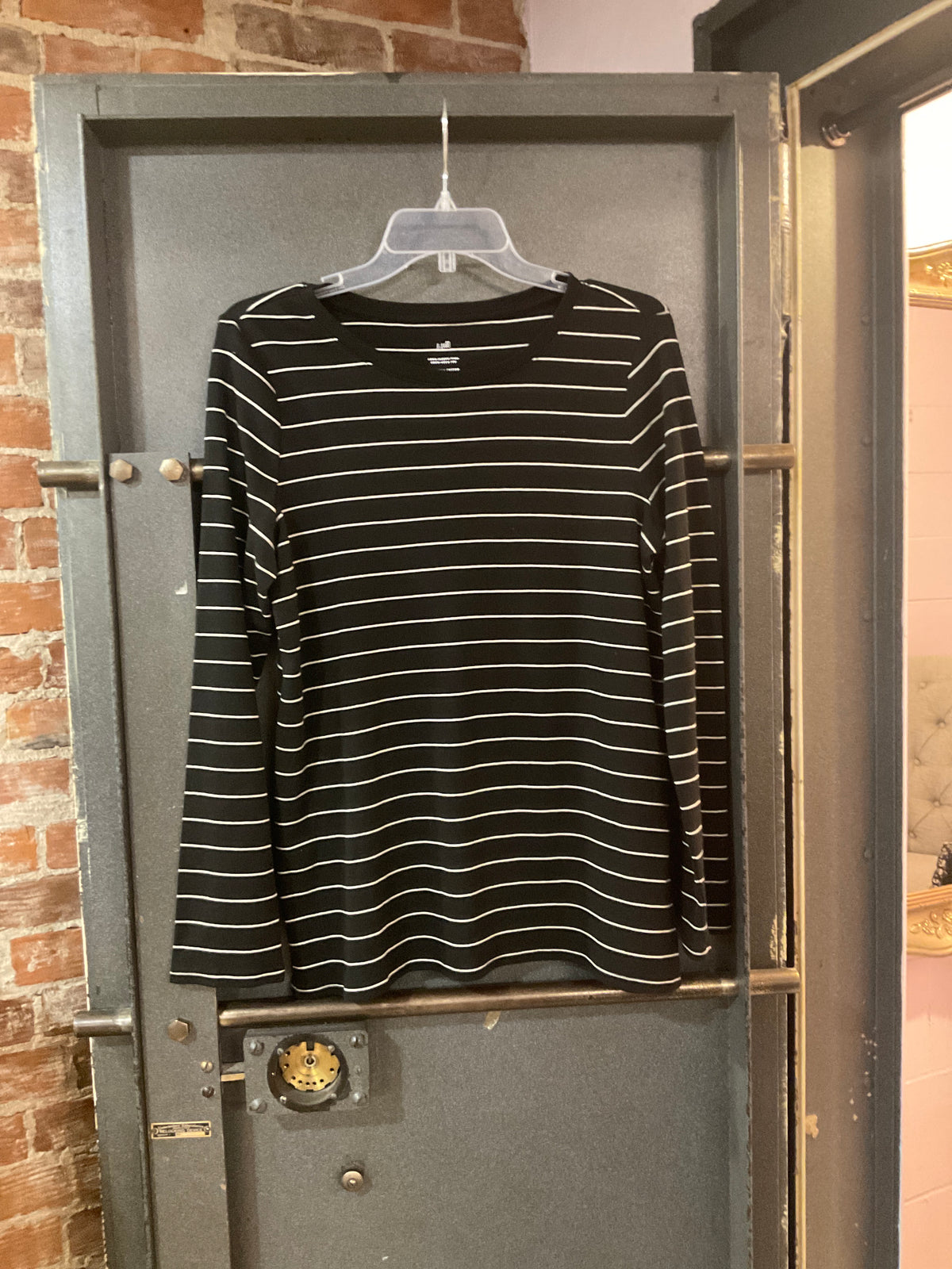 BLACK/WHITE STRIPE J JILL LONG SLEEVE SHIRT M