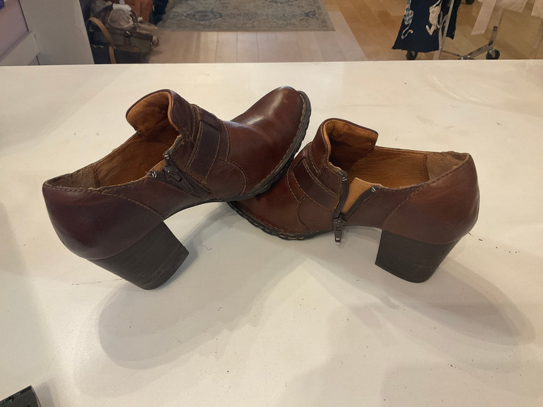 {{ClientCode}} BROWN BORNE SHOE, 6