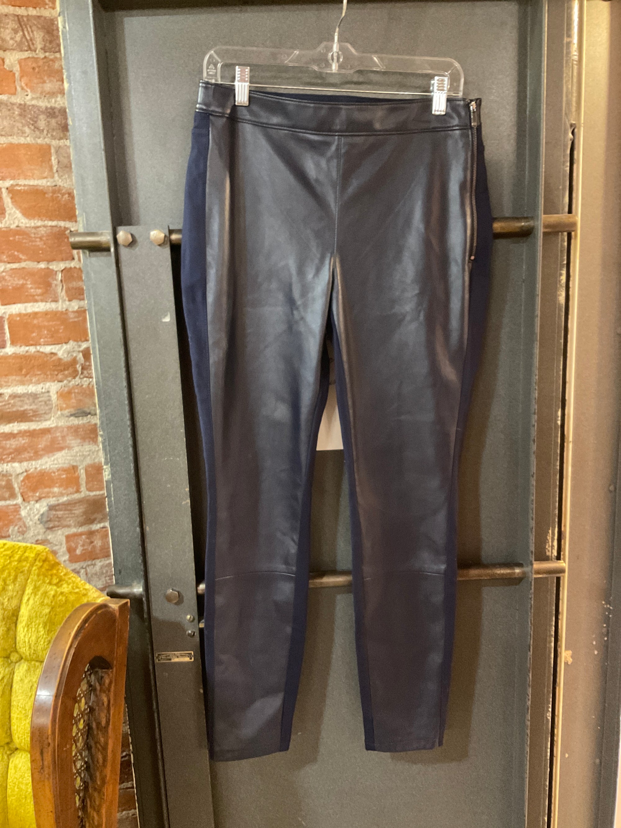 NAVY WHITE HOUSE BLACK MARKET PANTS 8