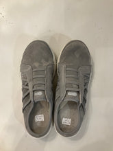 Load image into Gallery viewer, {{ClientCode}} GRAY zees SHOE, 6.5
