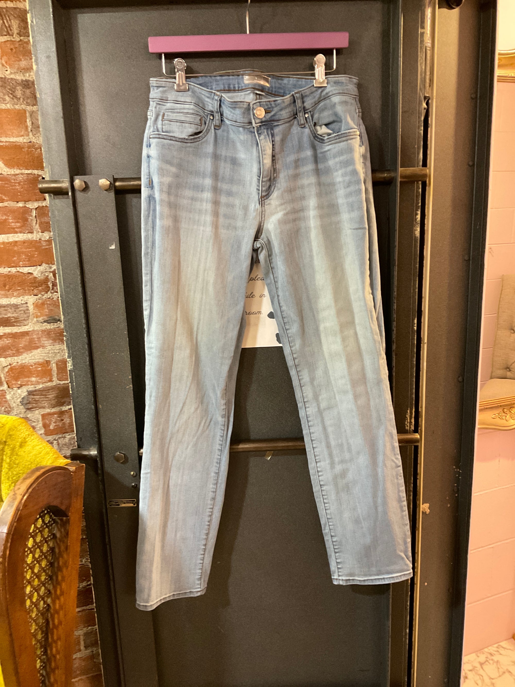 LIGHT WASH KUT DENIM 10
