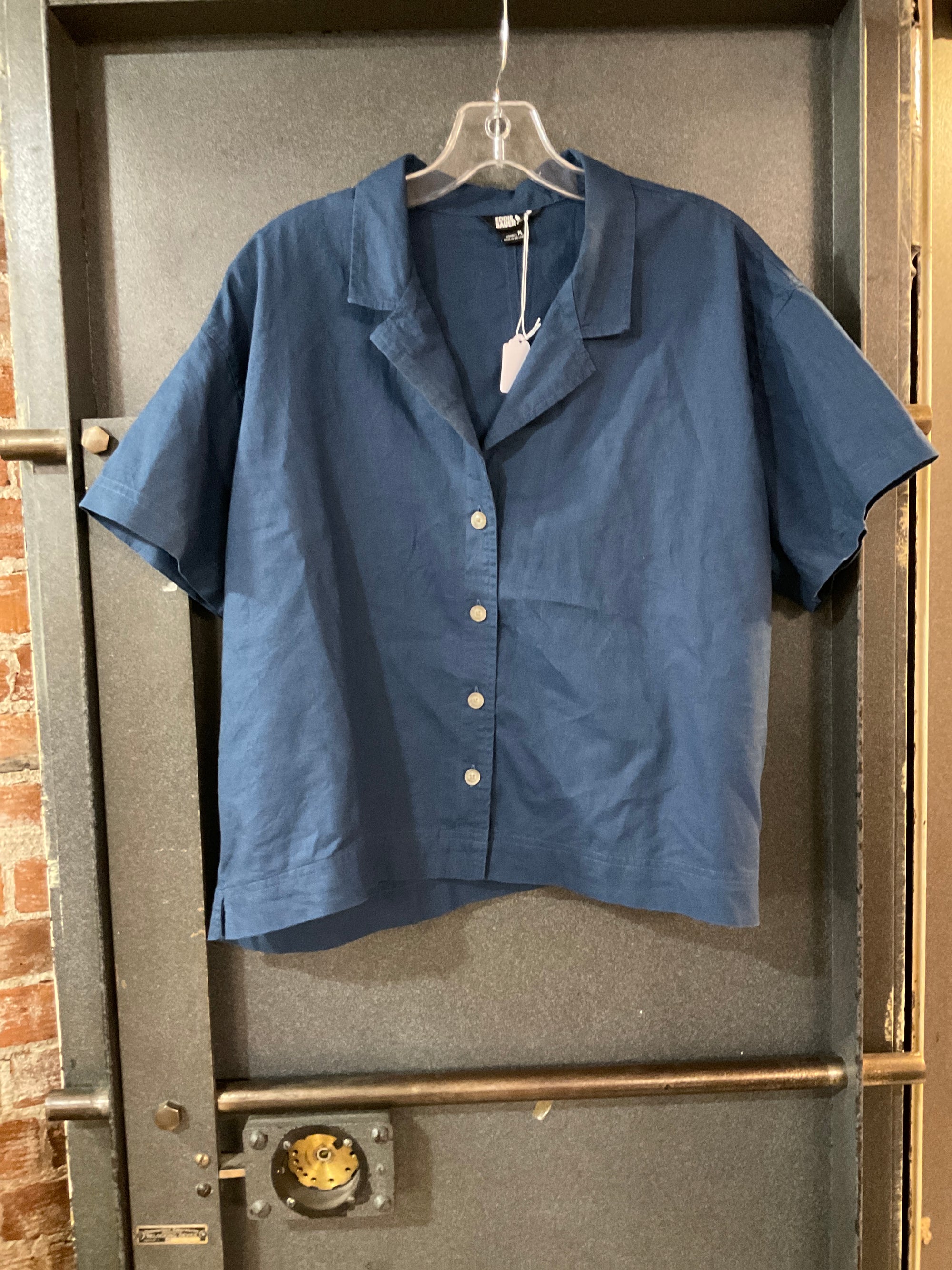 NAVY EDDIE BAUER SHORT SLEEVE SHIRT L