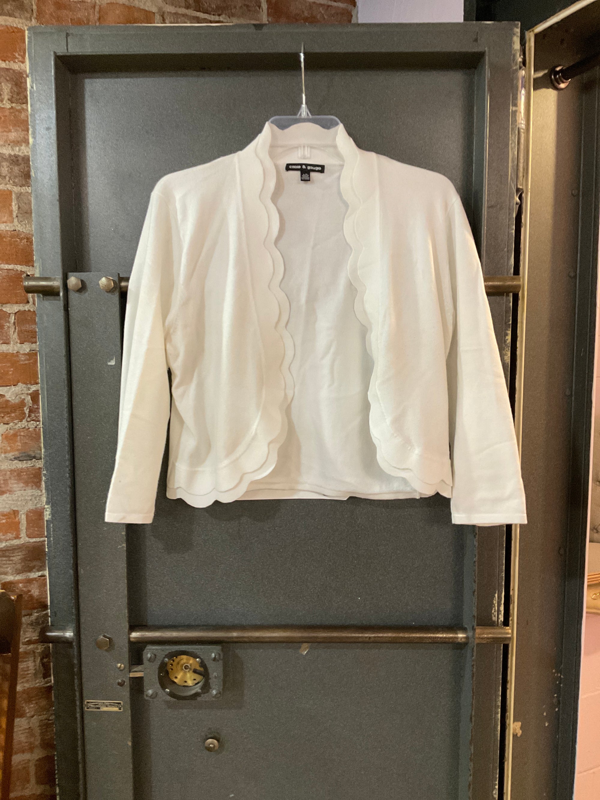 WHITE CABLE &amp; GAUGE CARDIGAN L