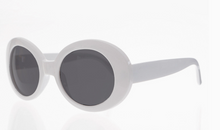 Load image into Gallery viewer, Sunglass Museum - White Cat Eye Oval Sunglass
